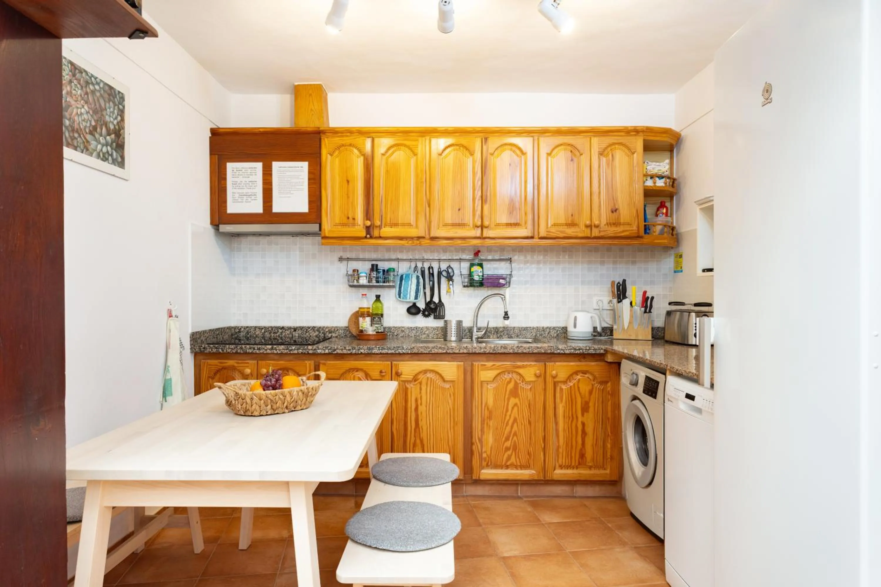 Kitchen or kitchenette in Tabaiba Guesthouse