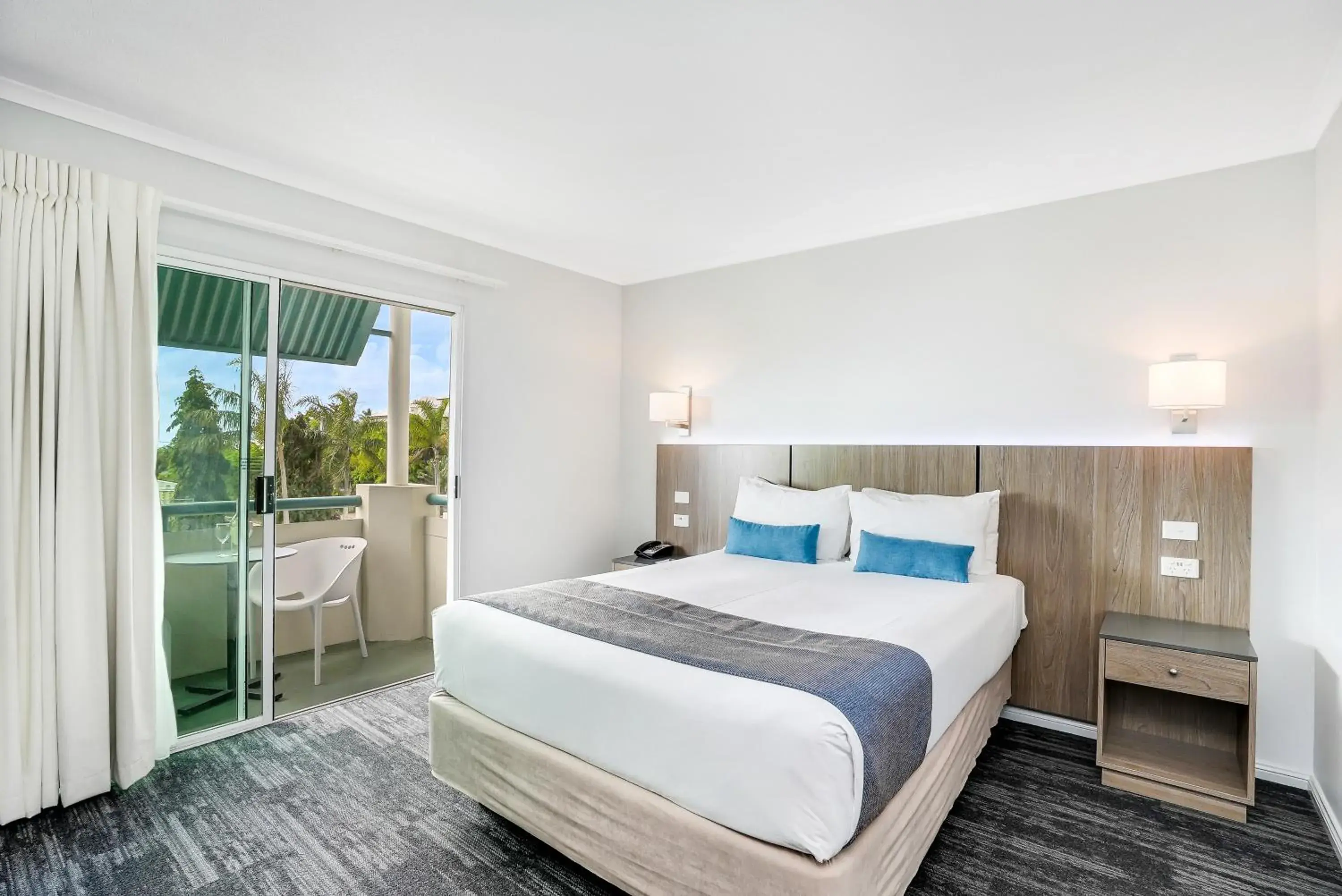 Bedroom, Bed in Cairns Sheridan Hotel Bedroom, Bed in Cairns Sheridan Hotel