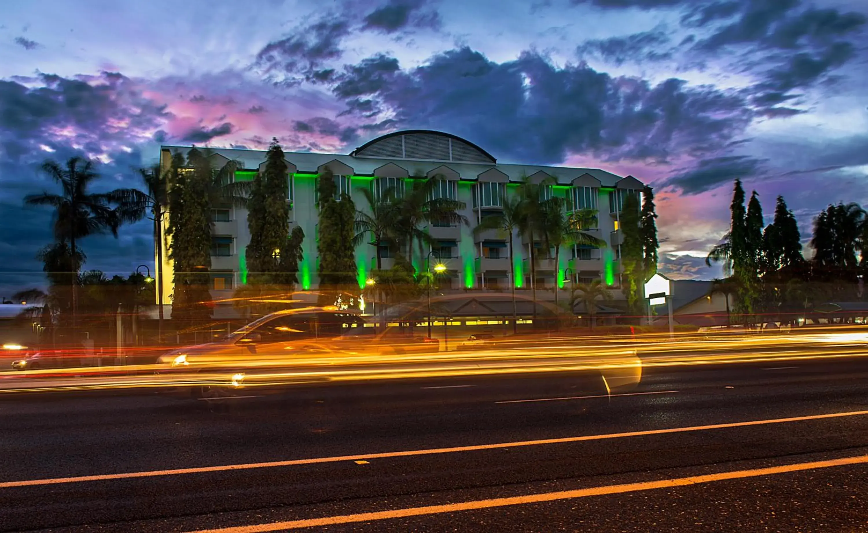 Property building in Cairns Sheridan Hotel Property building in Cairns Sheridan Hotel