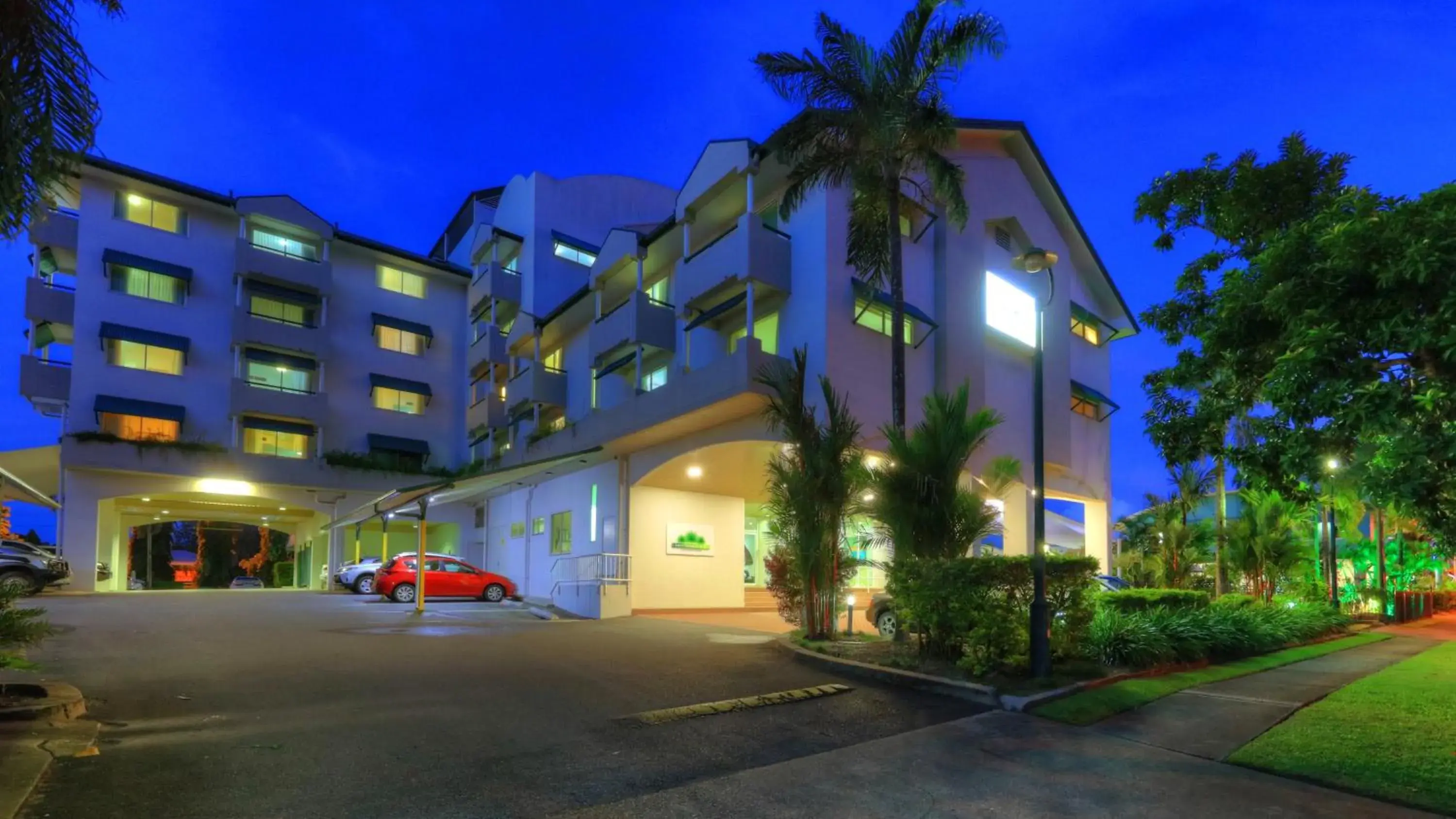 Facade/entrance in Cairns Sheridan Hotel Facade/entrance in Cairns Sheridan Hotel