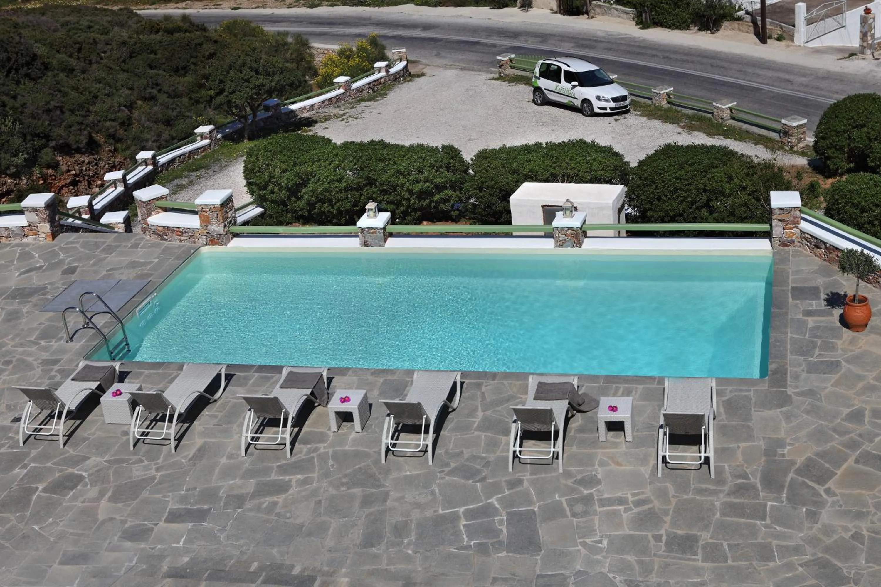 Bird's eye view in Xerolithia