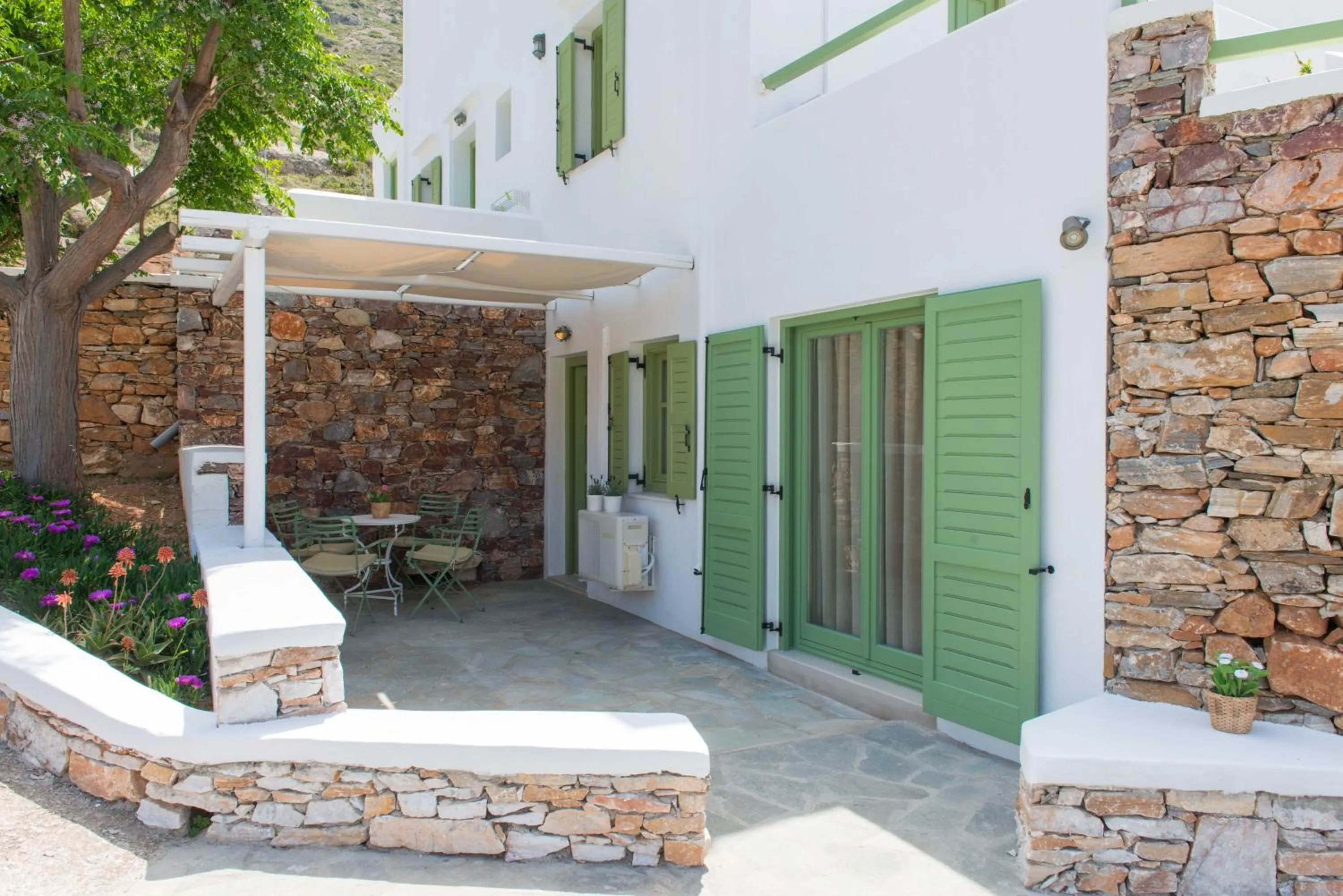 Garden in Xerolithia