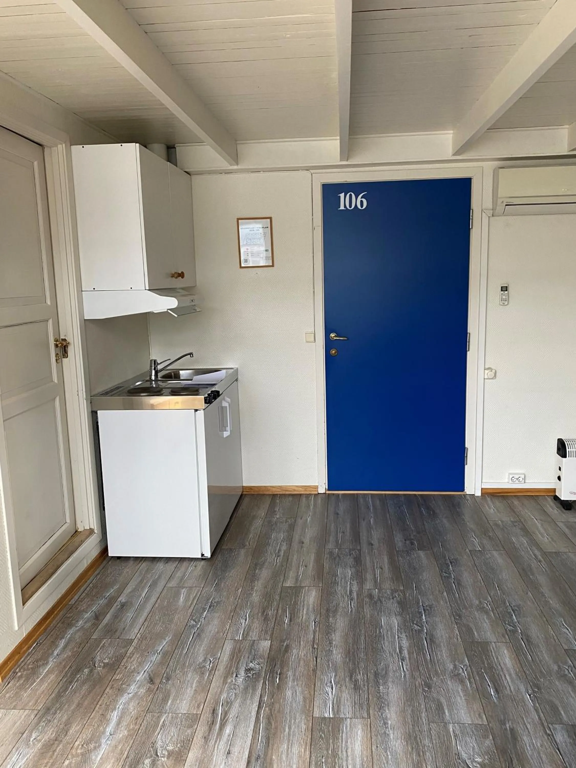 Kitchen or kitchenette in Hotel Svartisen