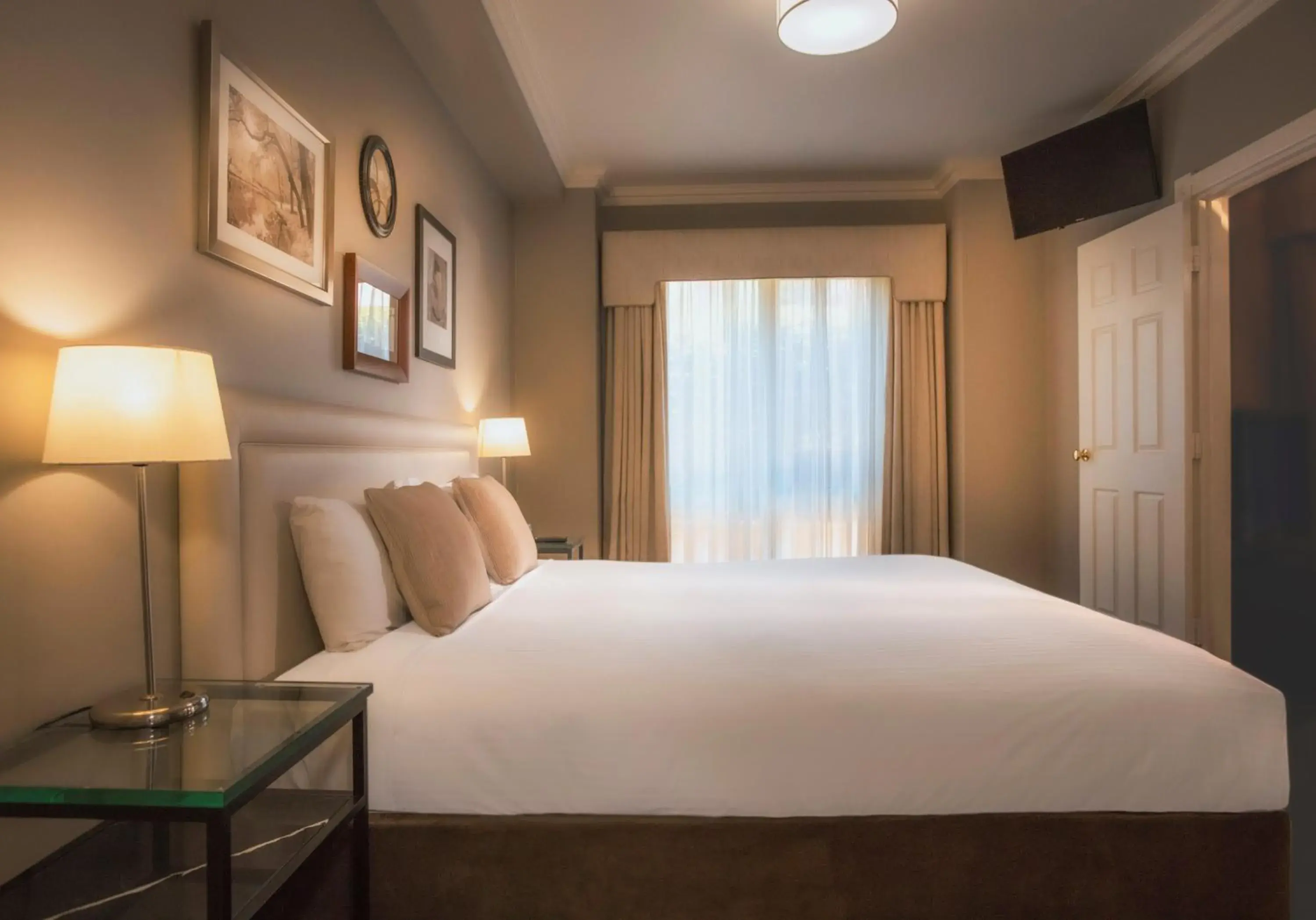 One-Bedroom Apartment in Majestic Old Lion Apartments One-Bedroom Apartment in Majestic Old Lion Apartments