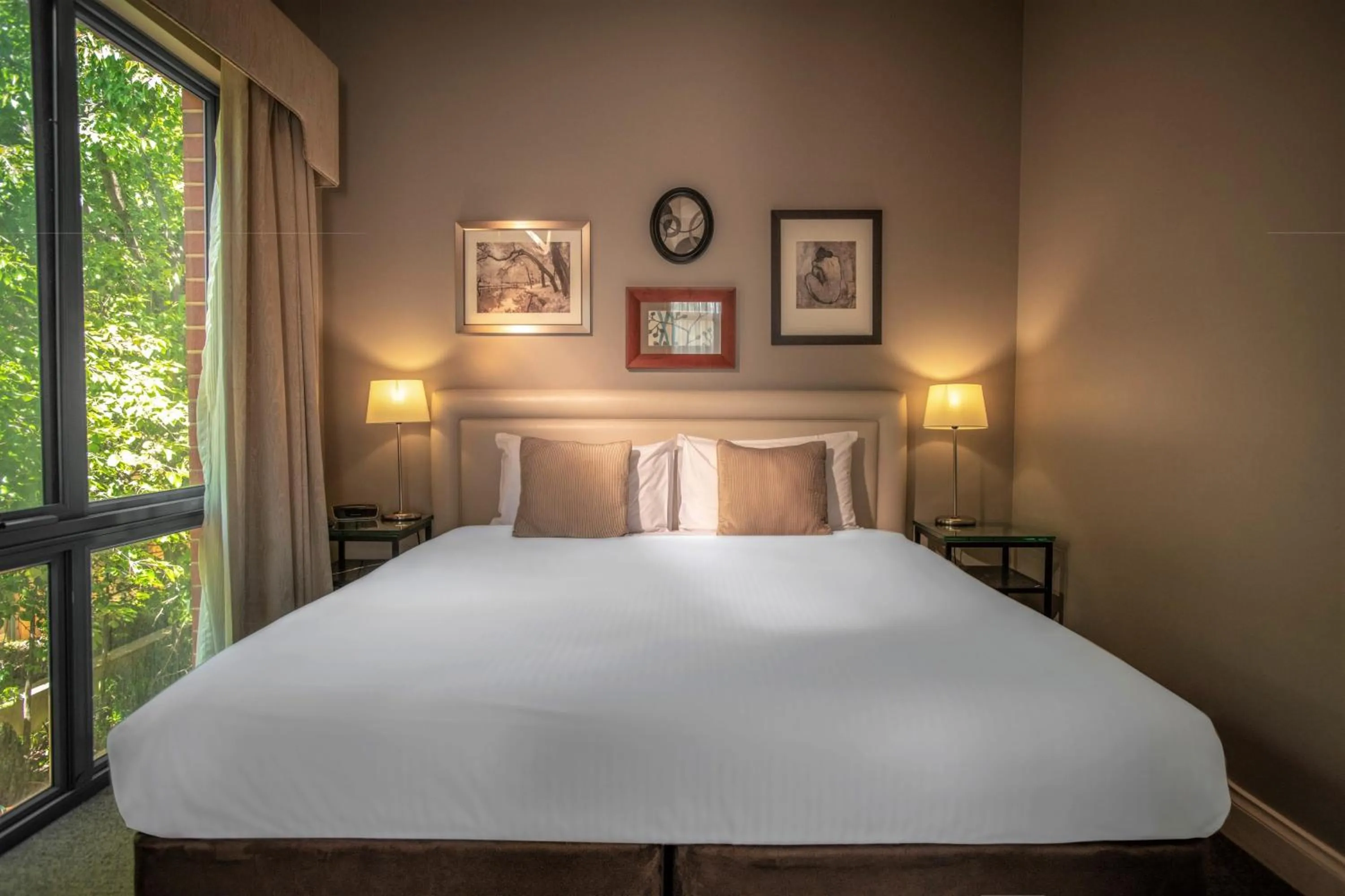 Bed in Majestic Old Lion Apartments