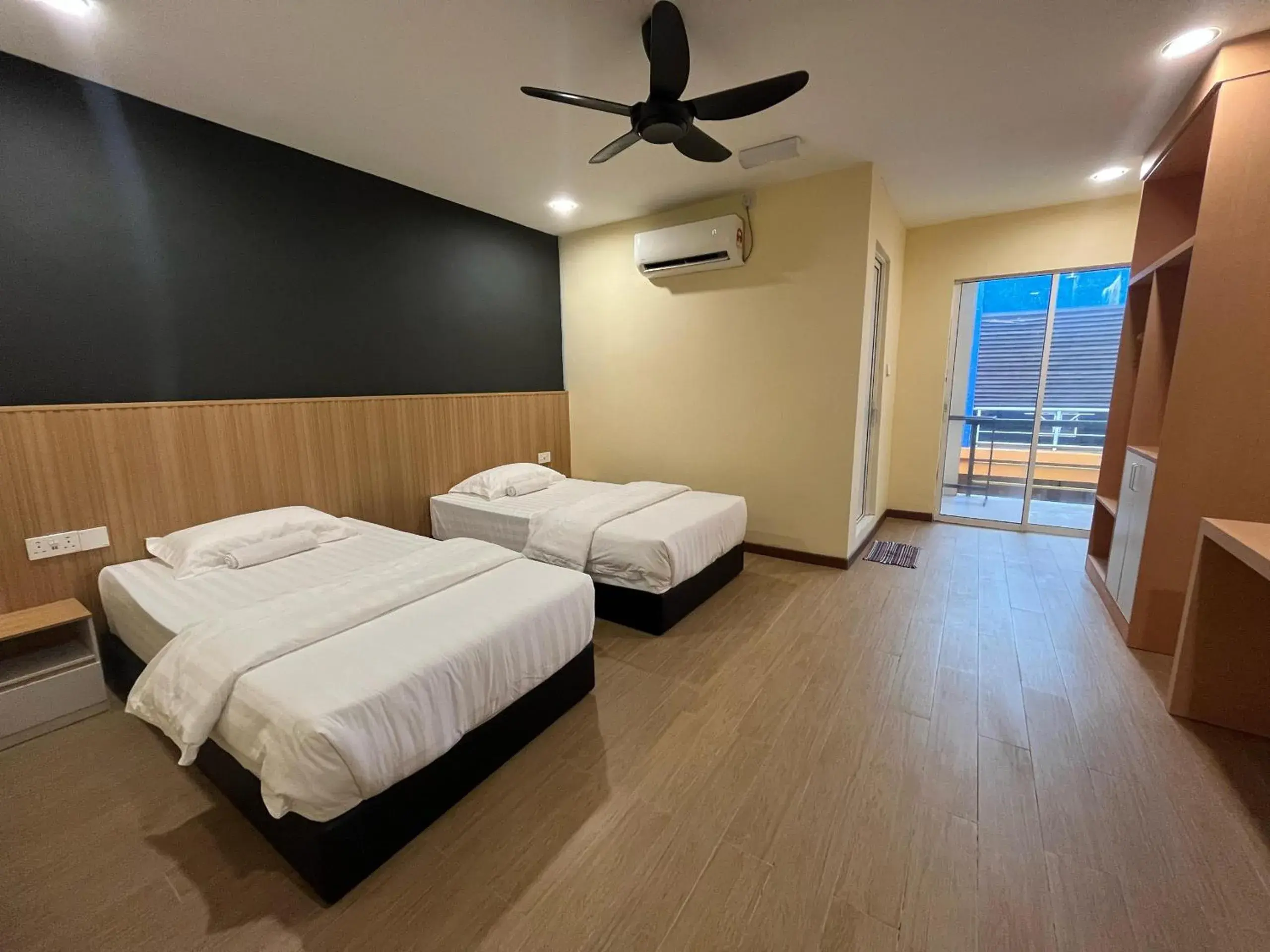 Twin Room with Balcony in Halo Hotel Twin Room with Balcony in Halo Hotel