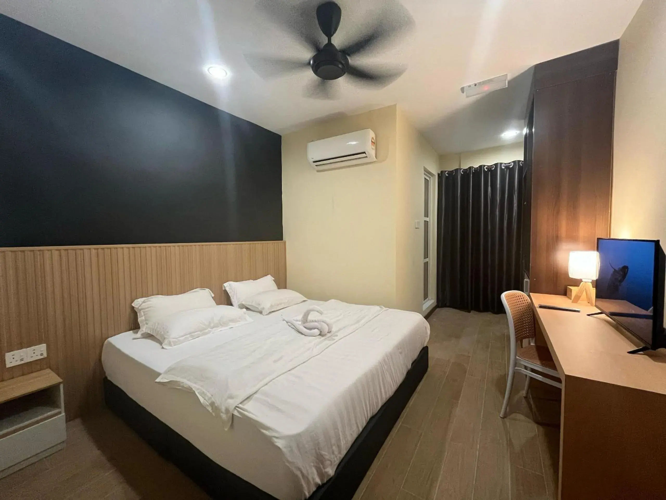 King Room with Balcony in Halo Hotel King Room with Balcony in Halo Hotel