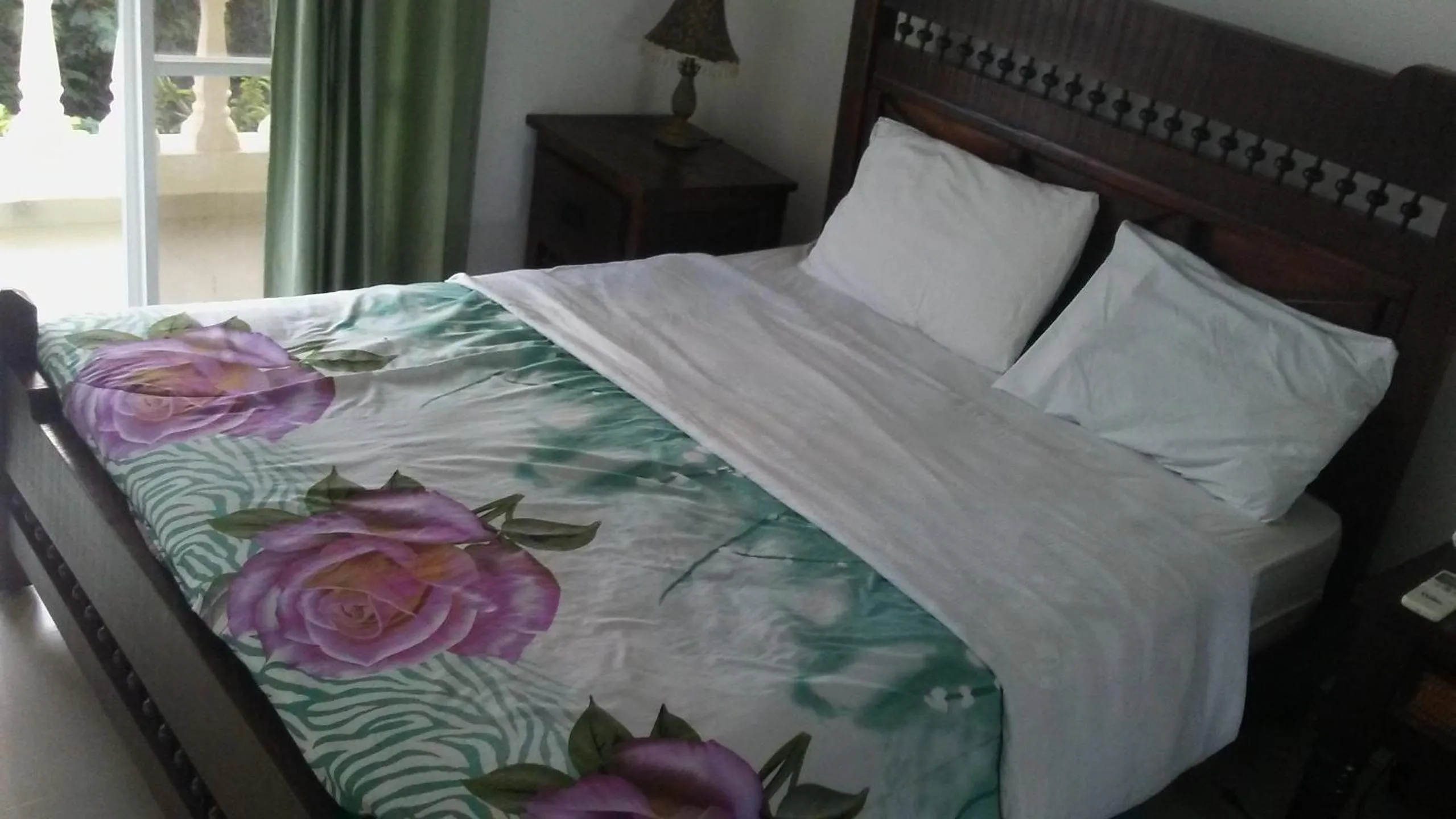 Bed in Rolando share apart