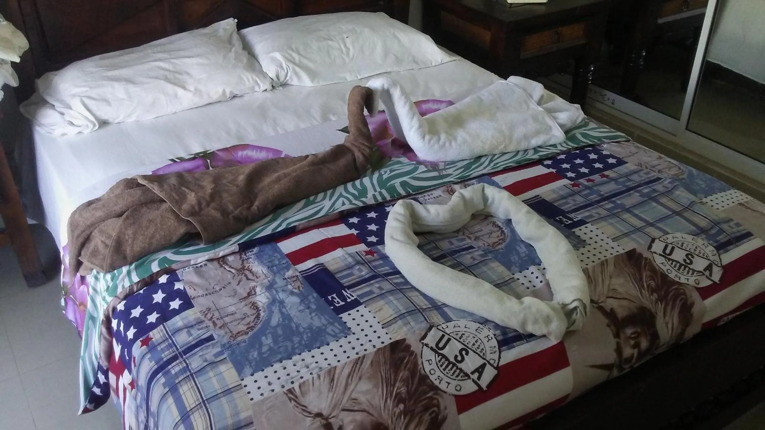 Bedroom, Bed in Rolando share apart