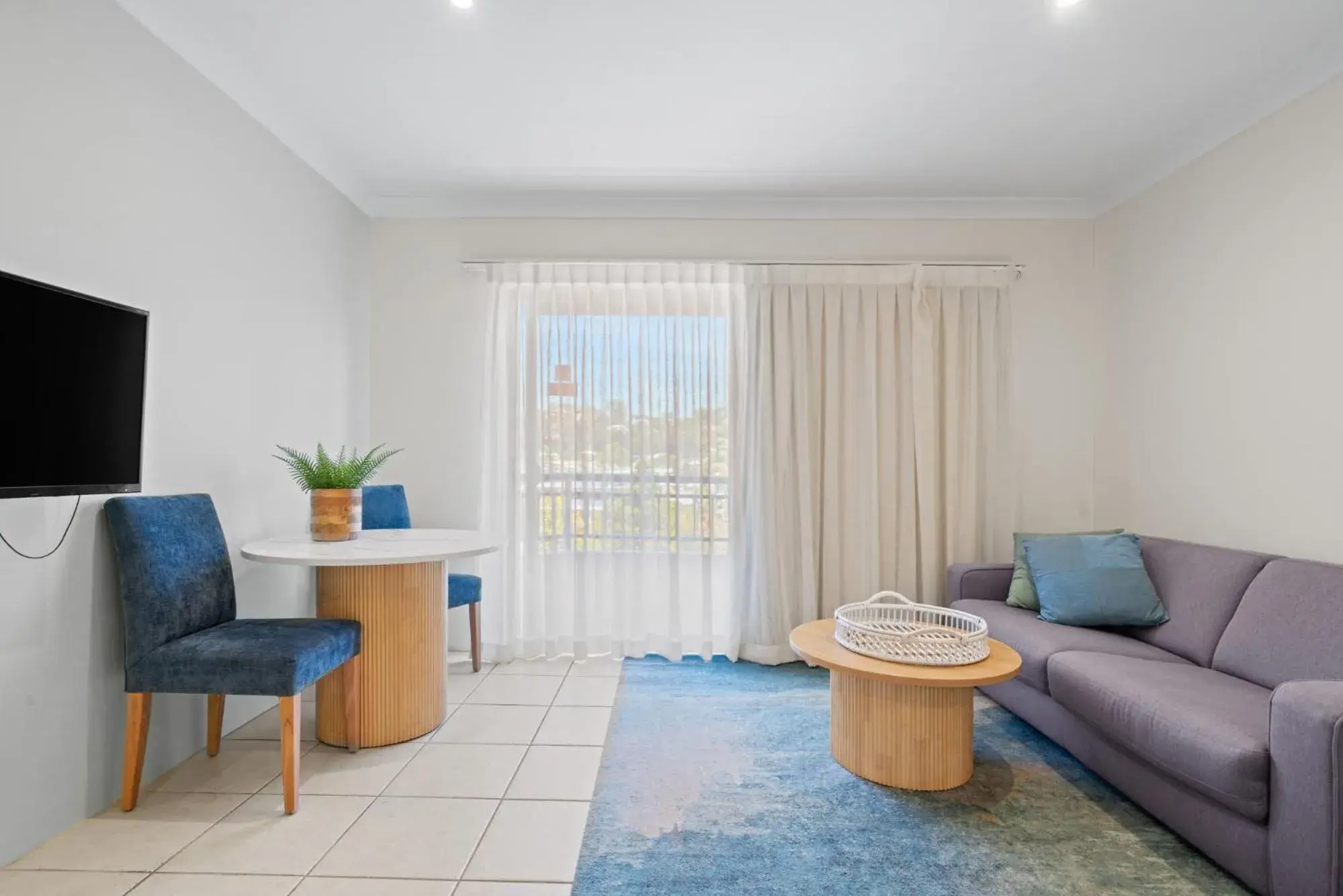 Living room in Terrigal Sails Serviced Apartments Living room in Terrigal Sails Serviced Apartments