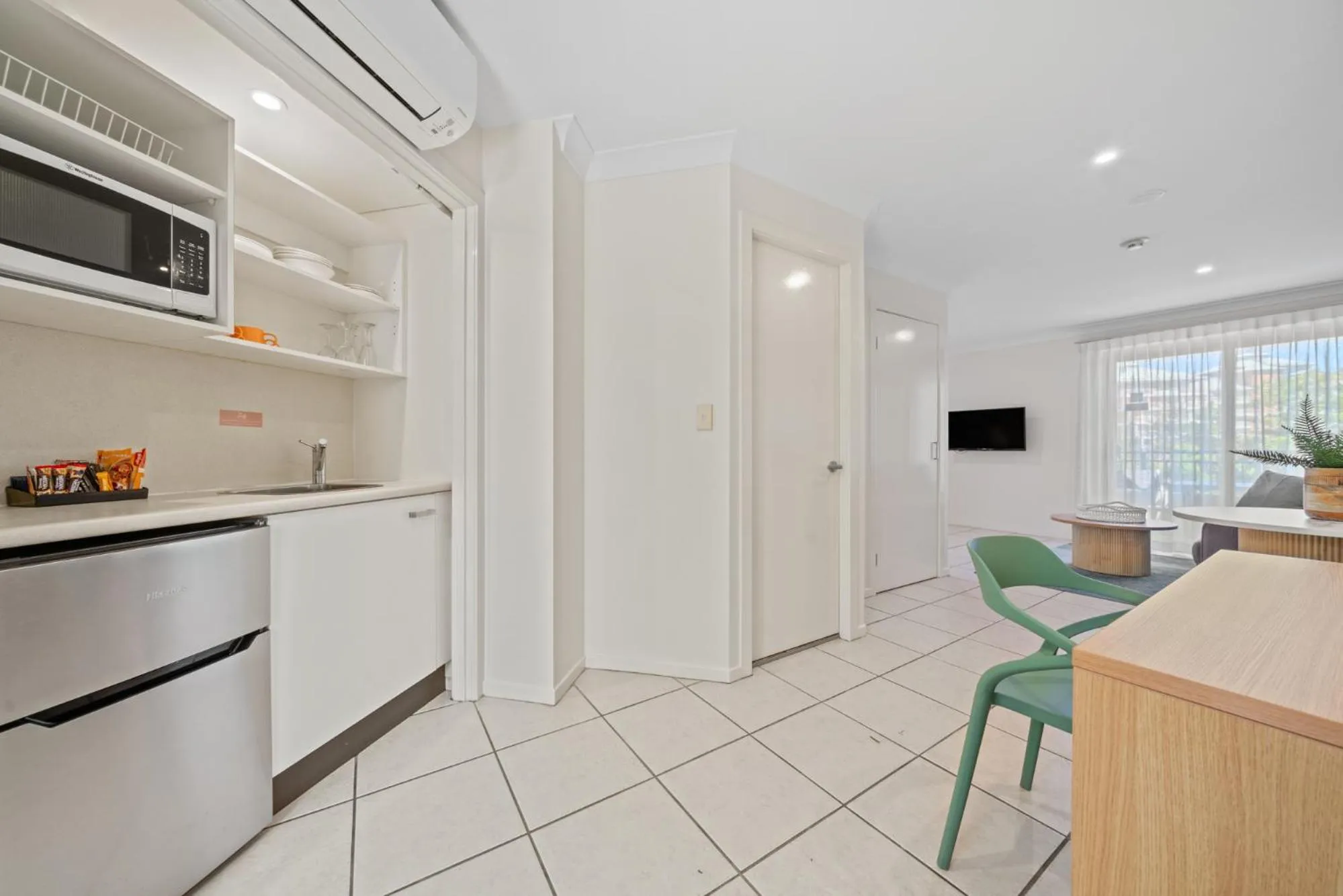 Kitchen or kitchenette in Terrigal Sails Serviced Apartments