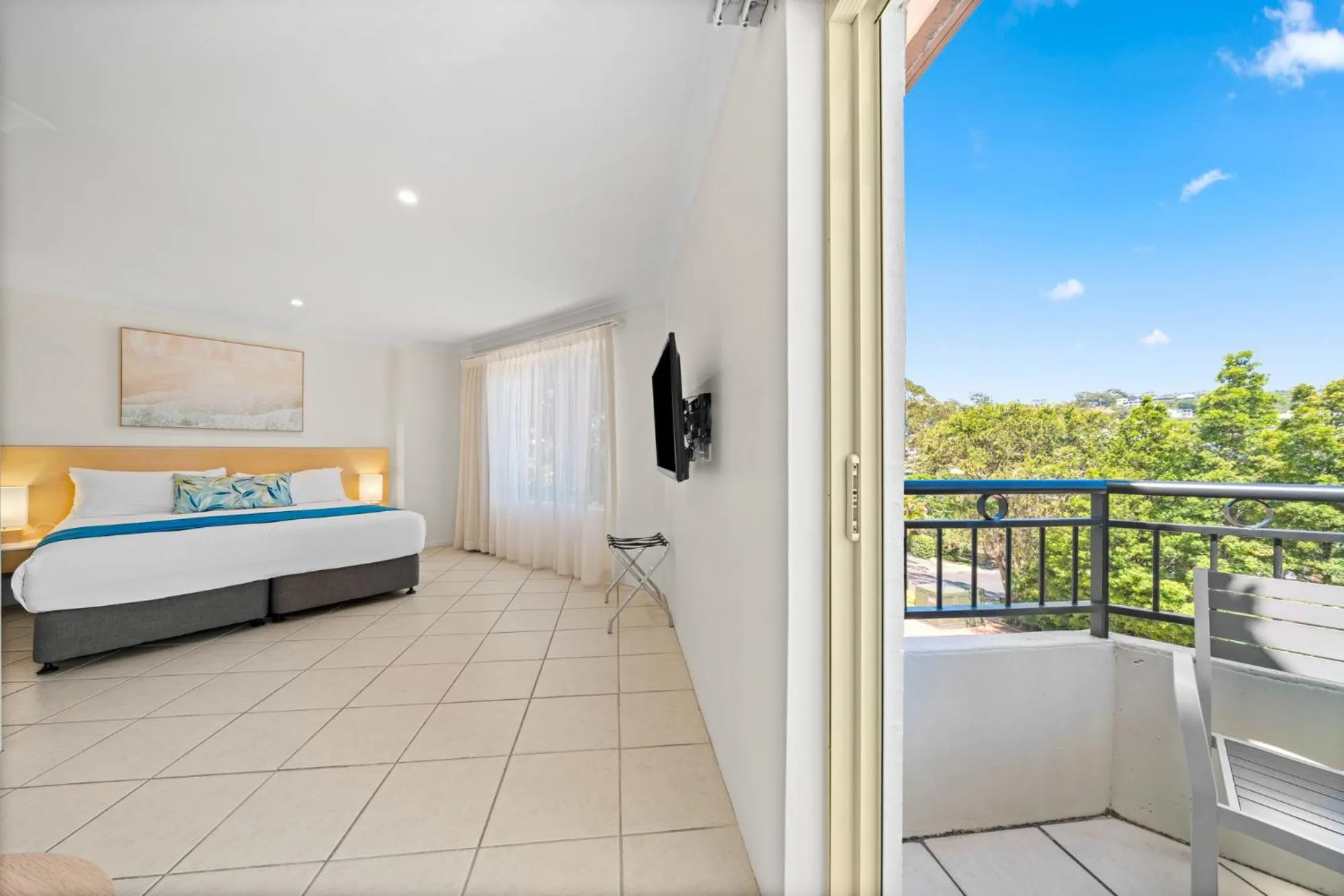 Bed in Terrigal Sails Serviced Apartments