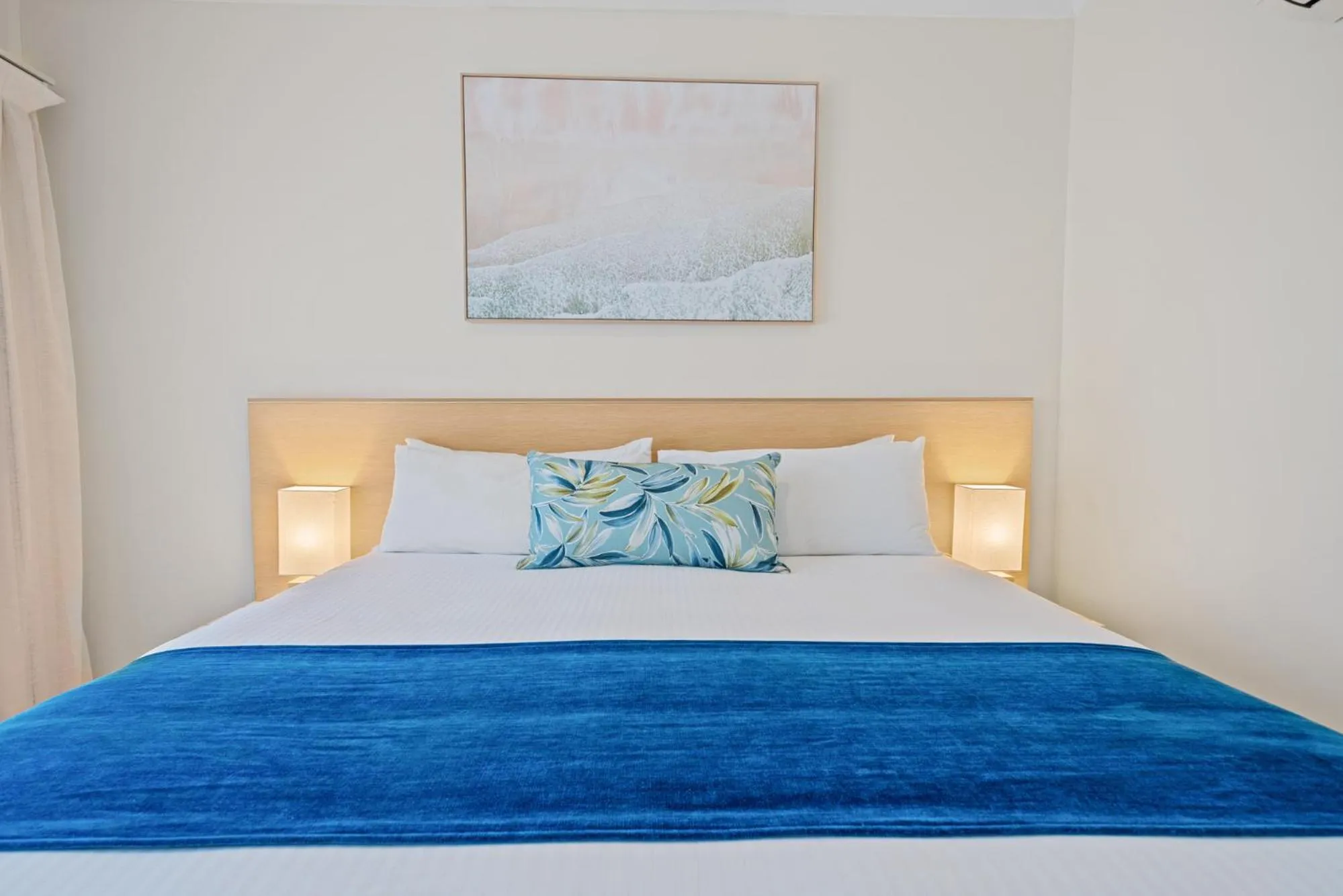 Bedroom, Bed in Terrigal Sails Serviced Apartments