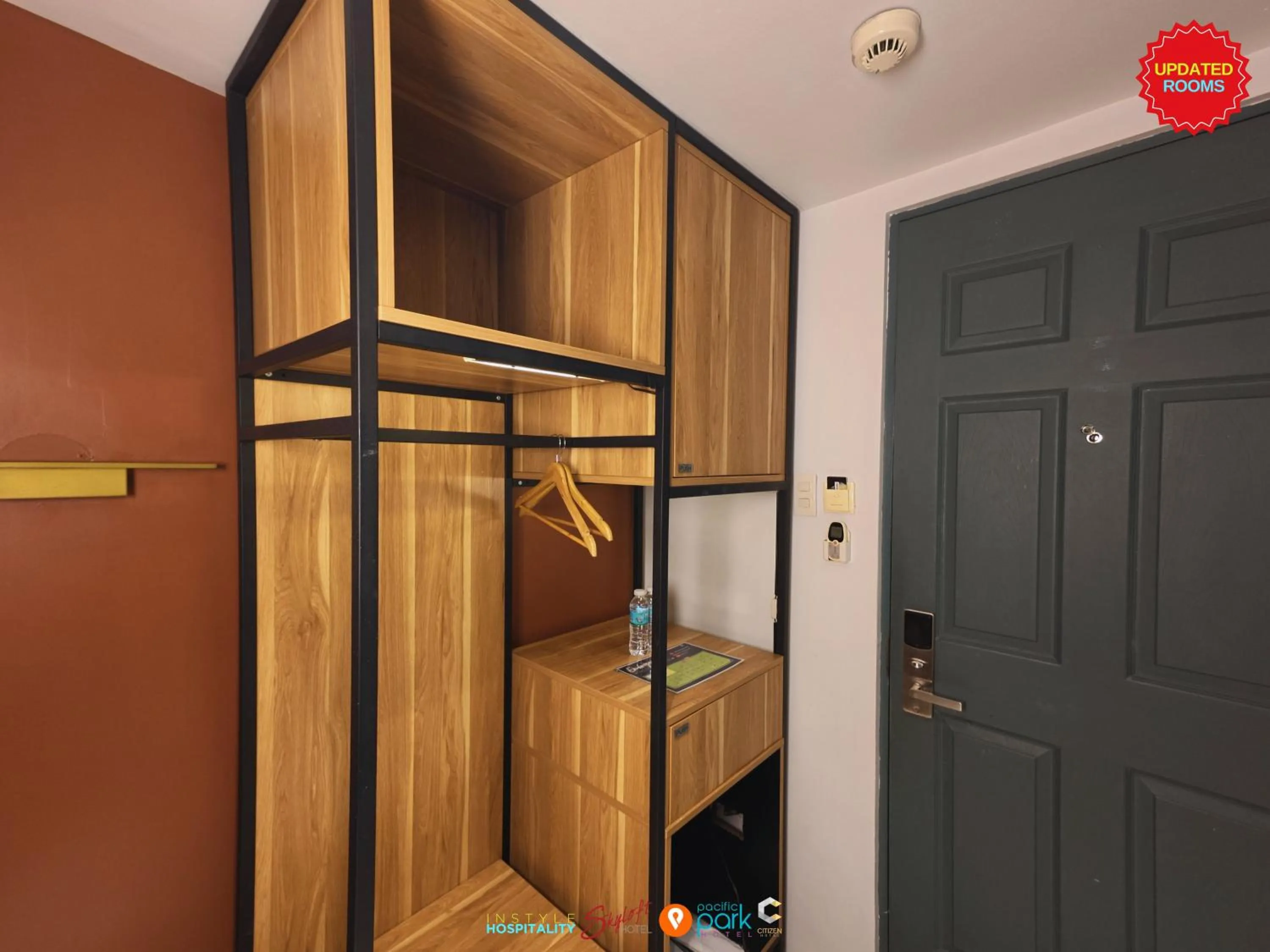 wardrobe in Citizen Hotel