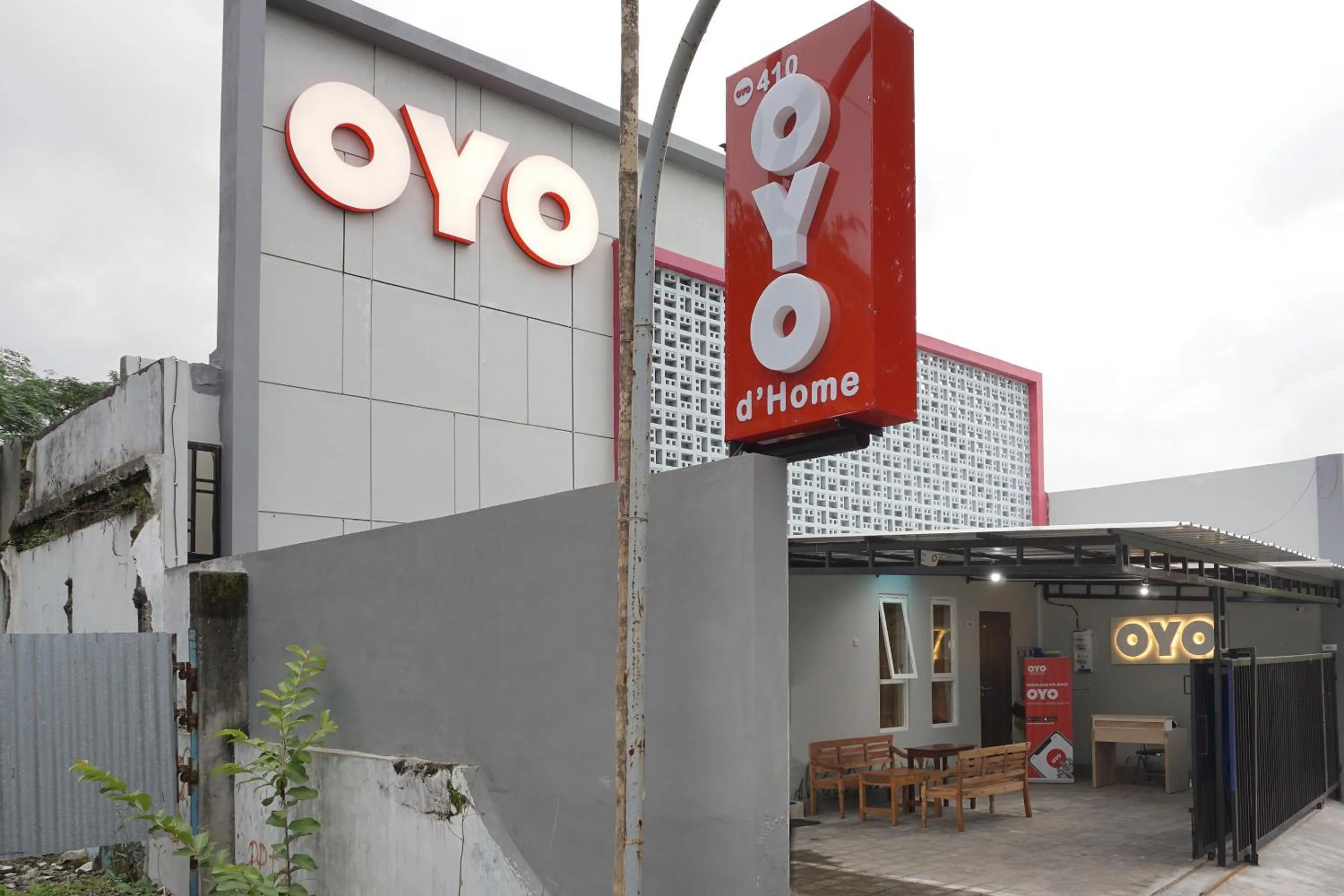 Property building in Hotel O DeHome Family