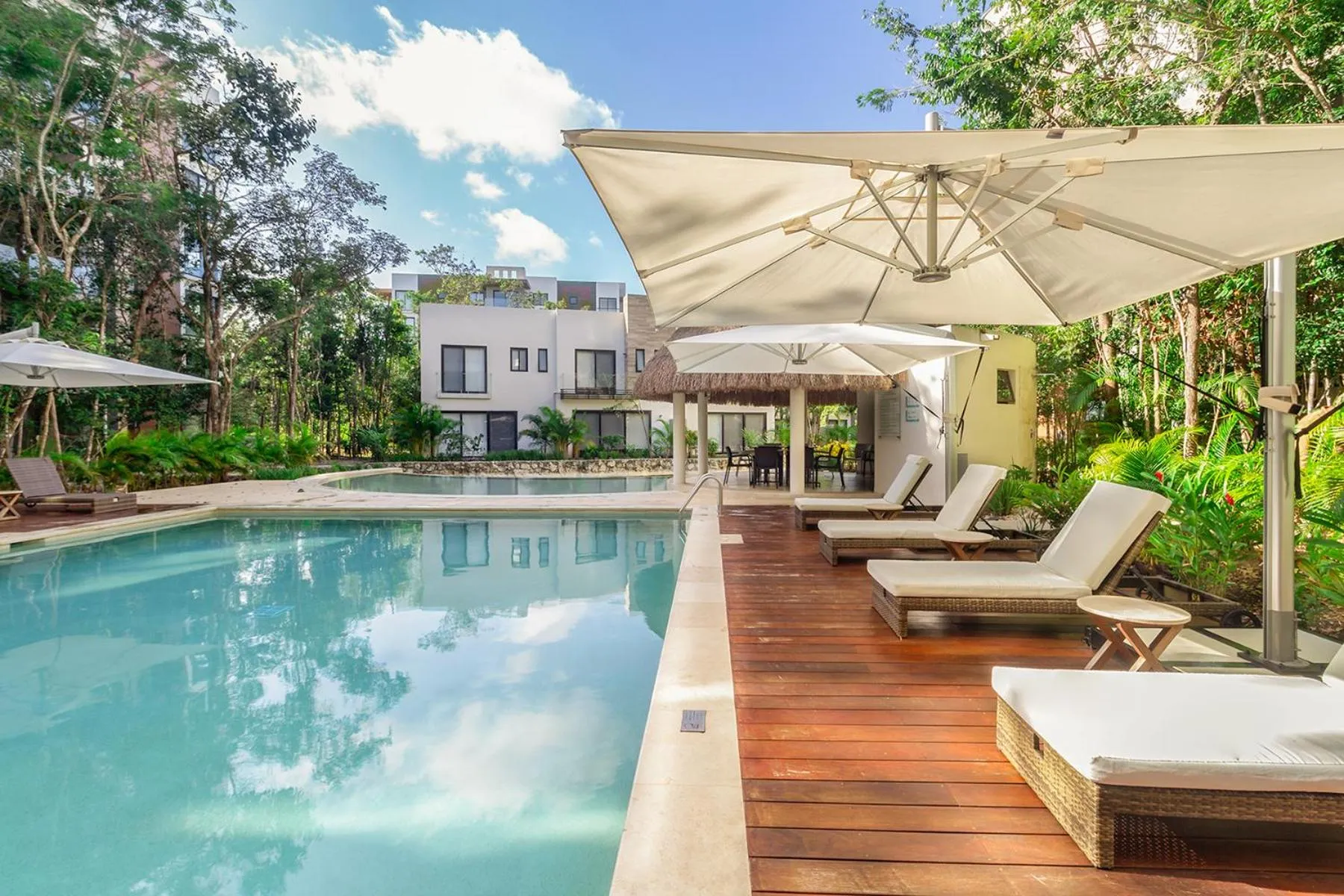 Swimming pool in Ciudad Mayakoba Homes by Vimex