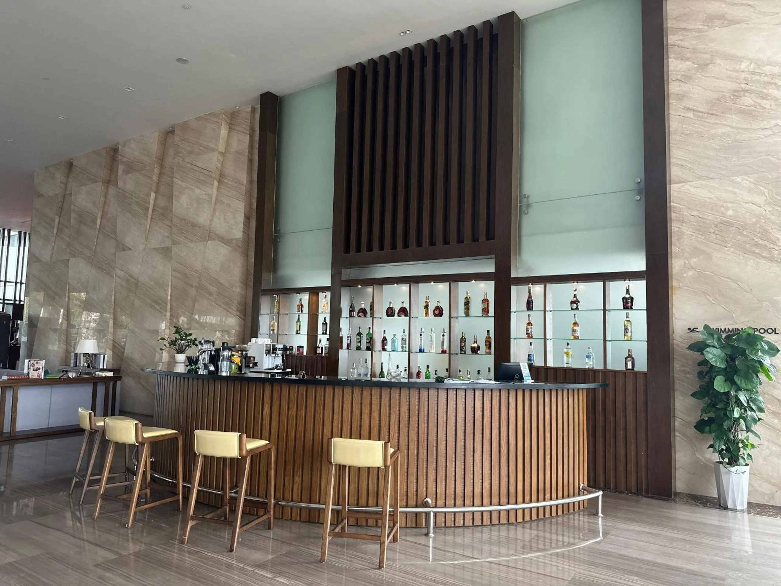 Lounge or bar in DIC Star Hotels & Resorts Vinh Phuc
