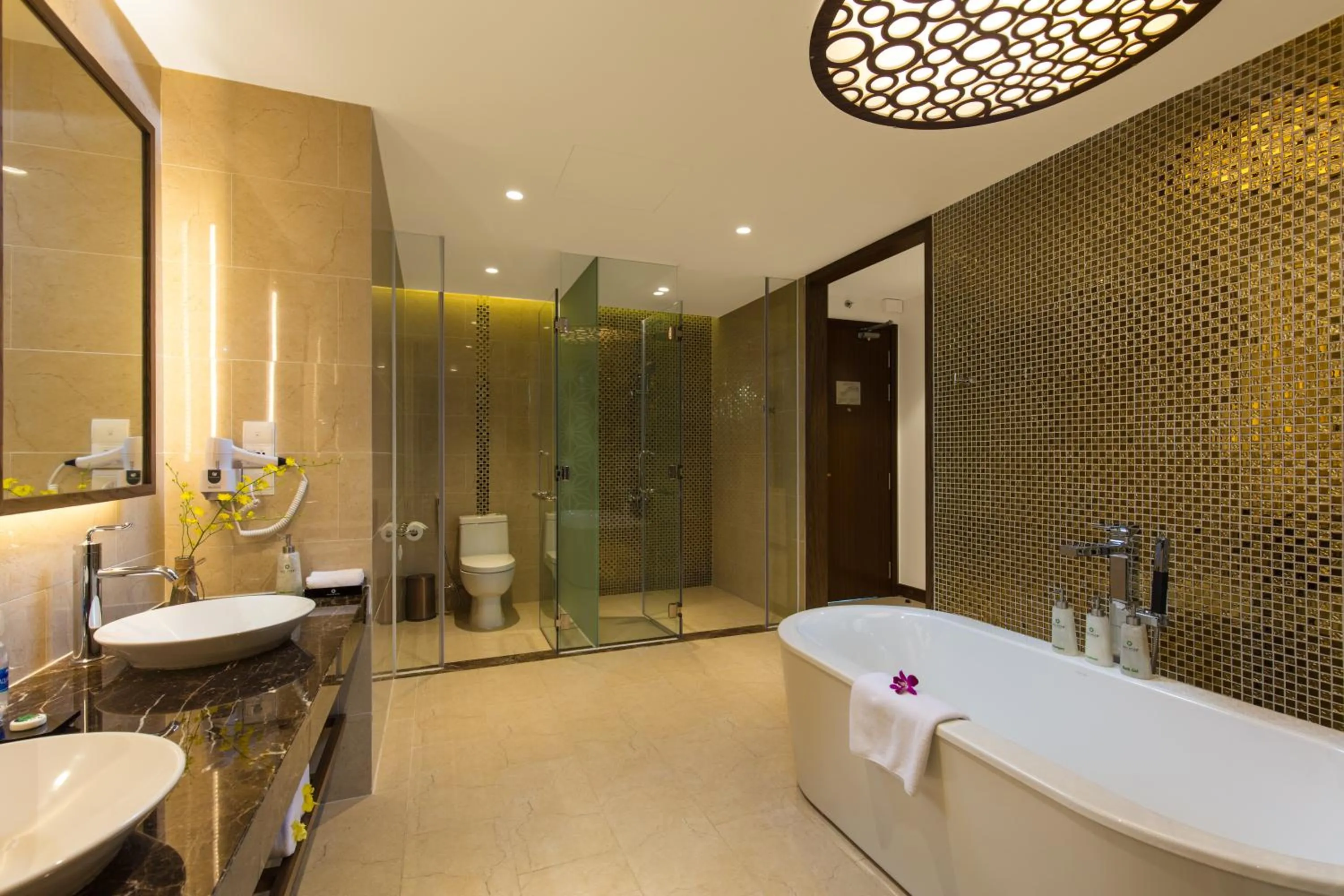 Shower in DIC Star Hotels & Resorts Vinh Phuc
