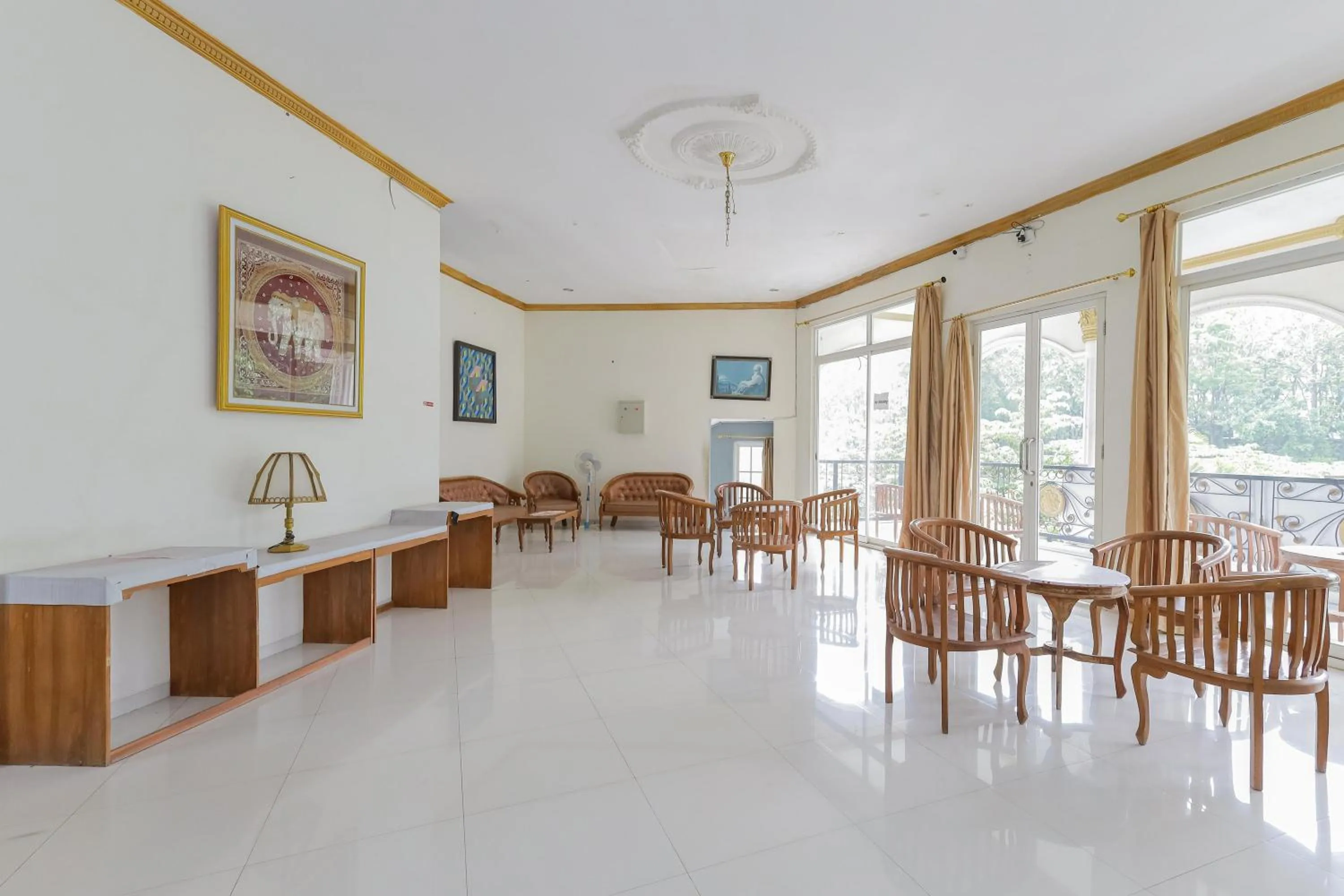 Living room, Restaurant/Places to Eat in RedDoorz at Villa Puncak Tidar