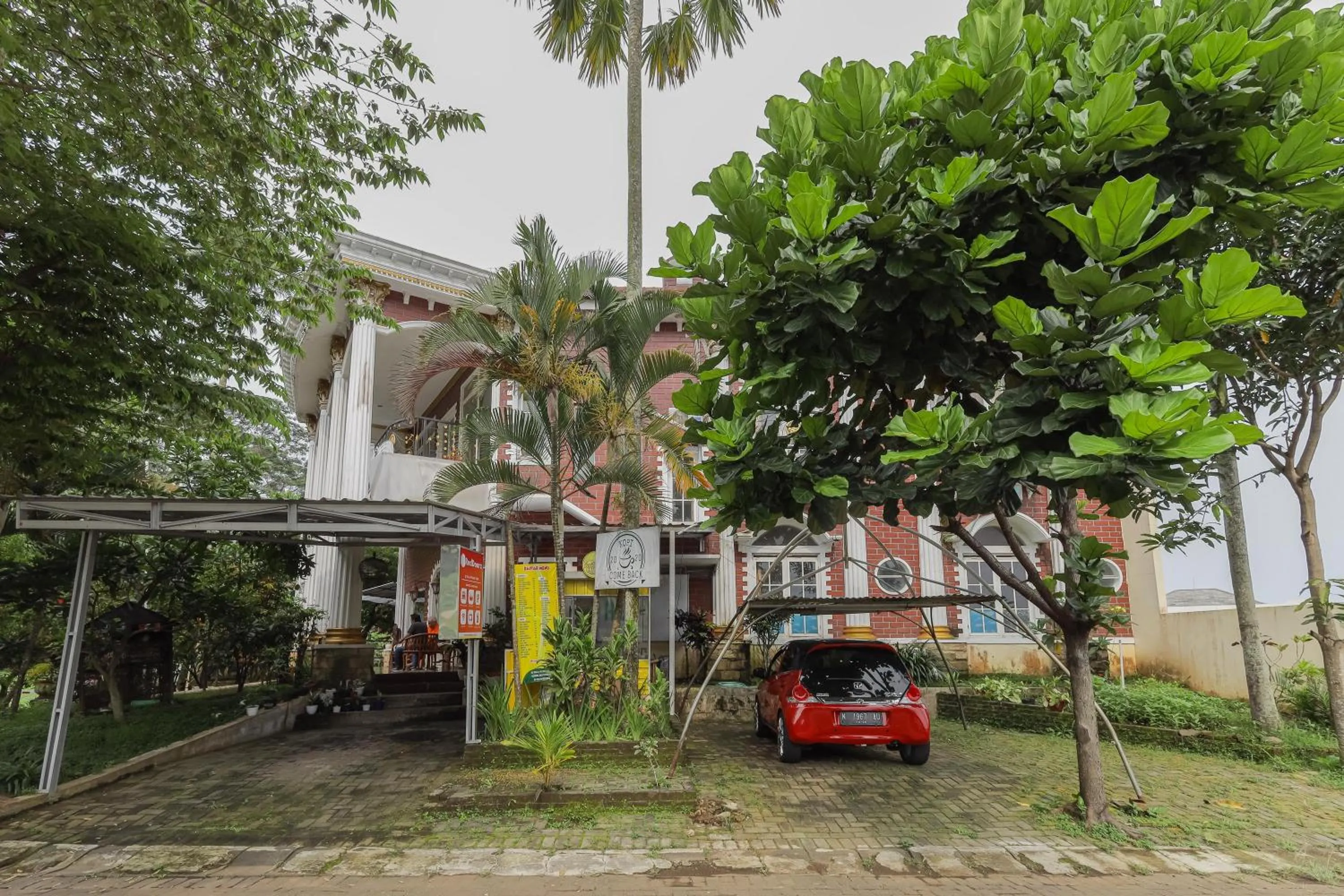 Property Building in RedDoorz at Villa Puncak Tidar