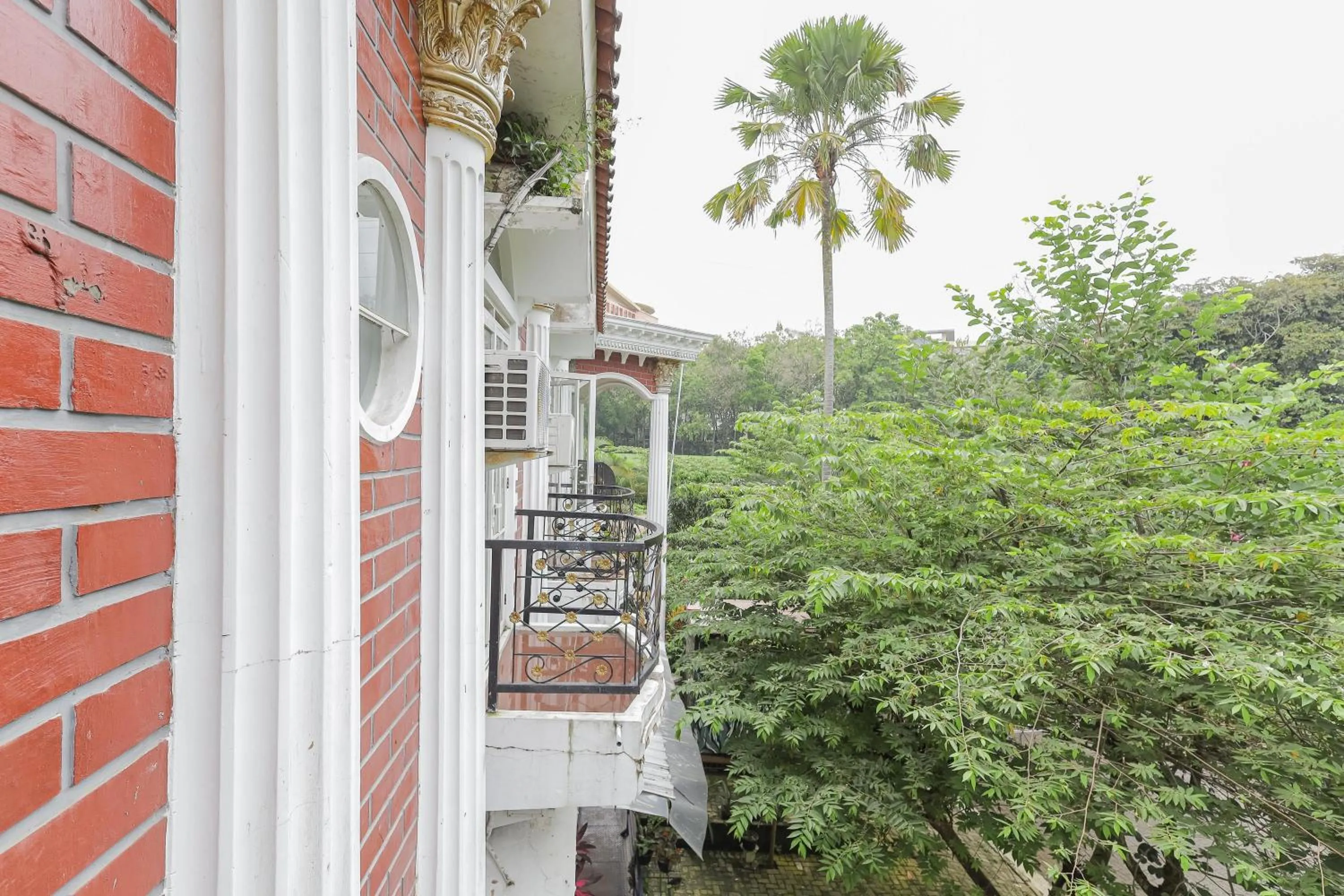 Balcony/Terrace in RedDoorz at Villa Puncak Tidar