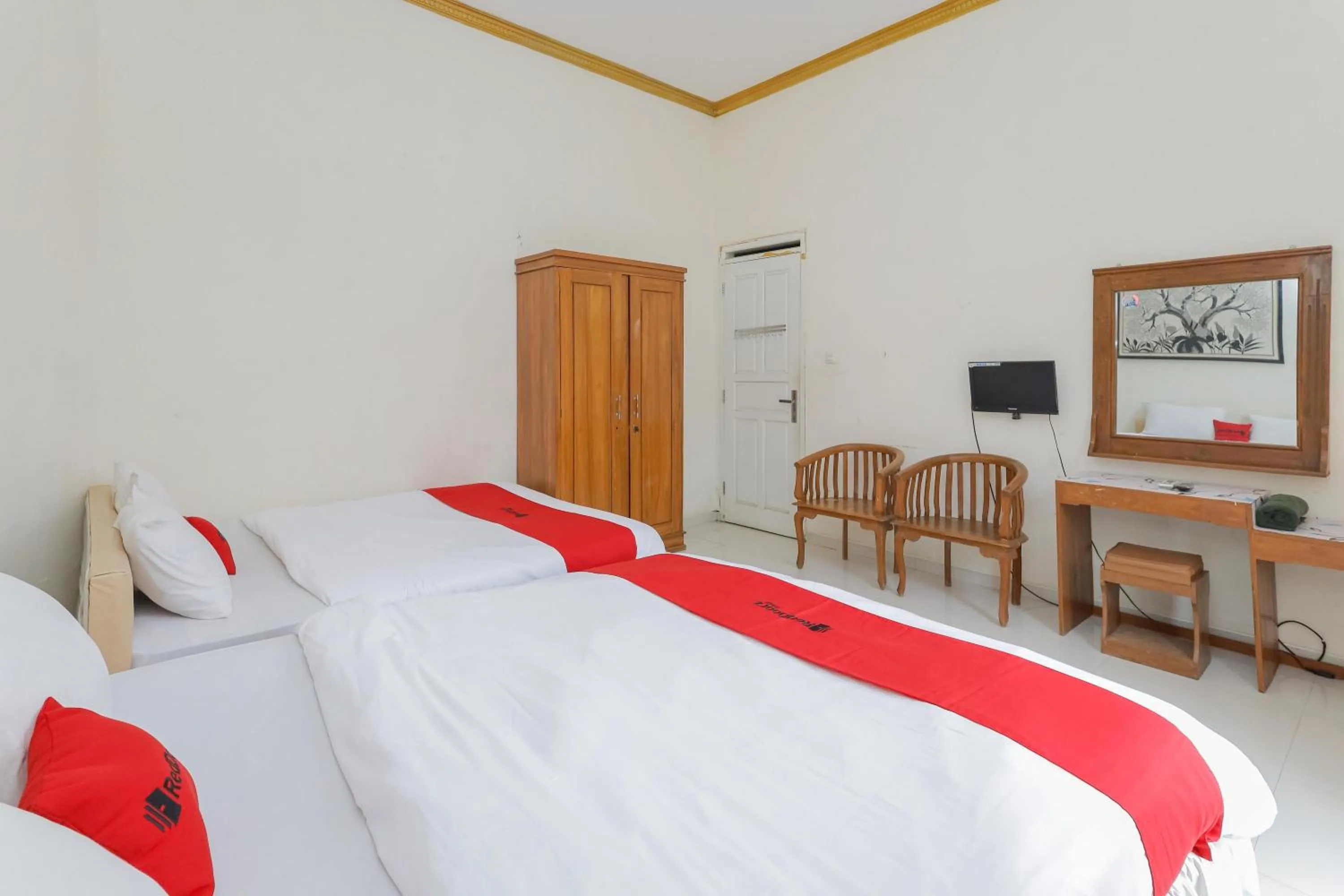 Bedroom, Bed in RedDoorz at Villa Puncak Tidar