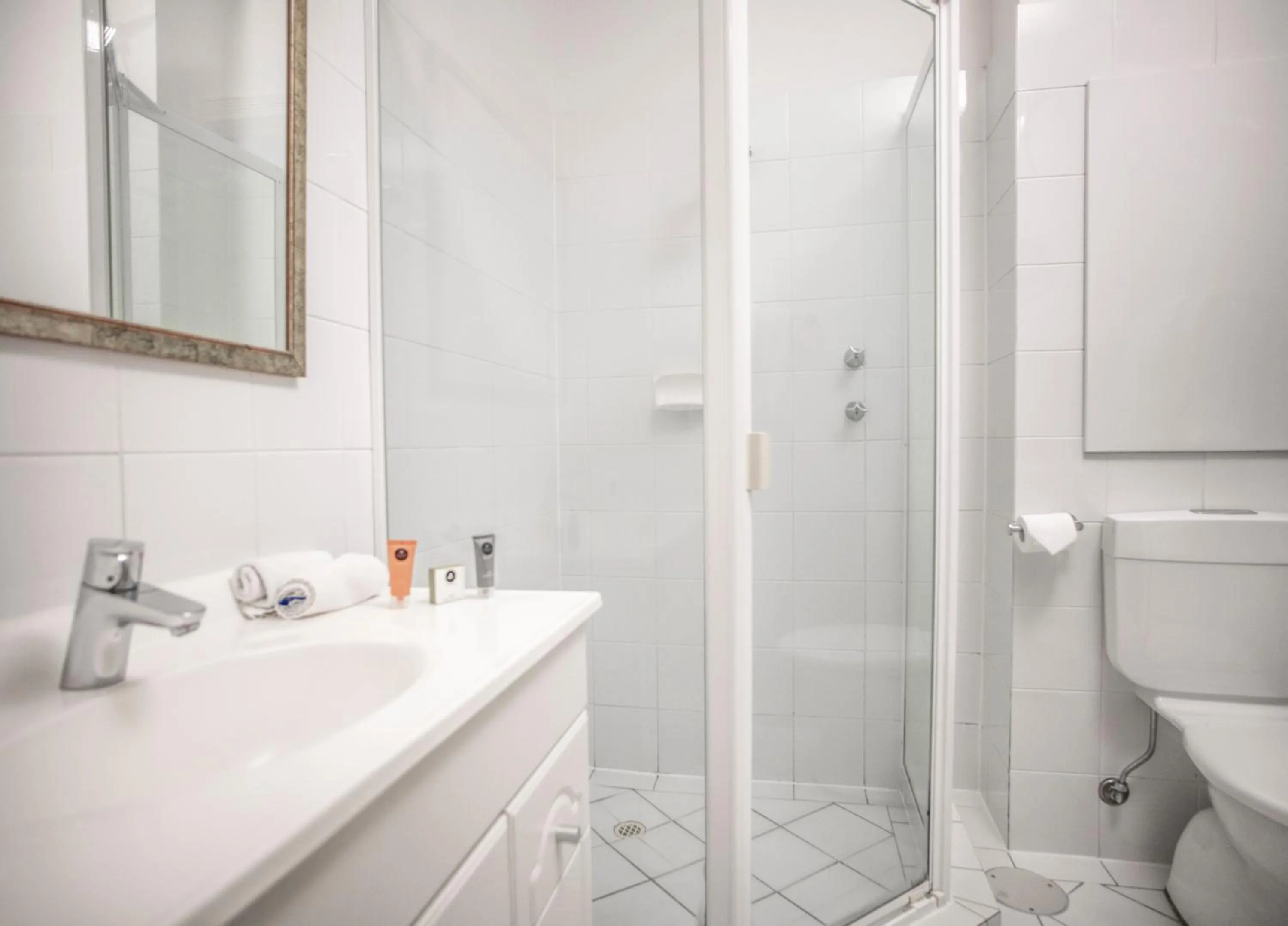 Bathroom in Majestic Tynte Street Apartments