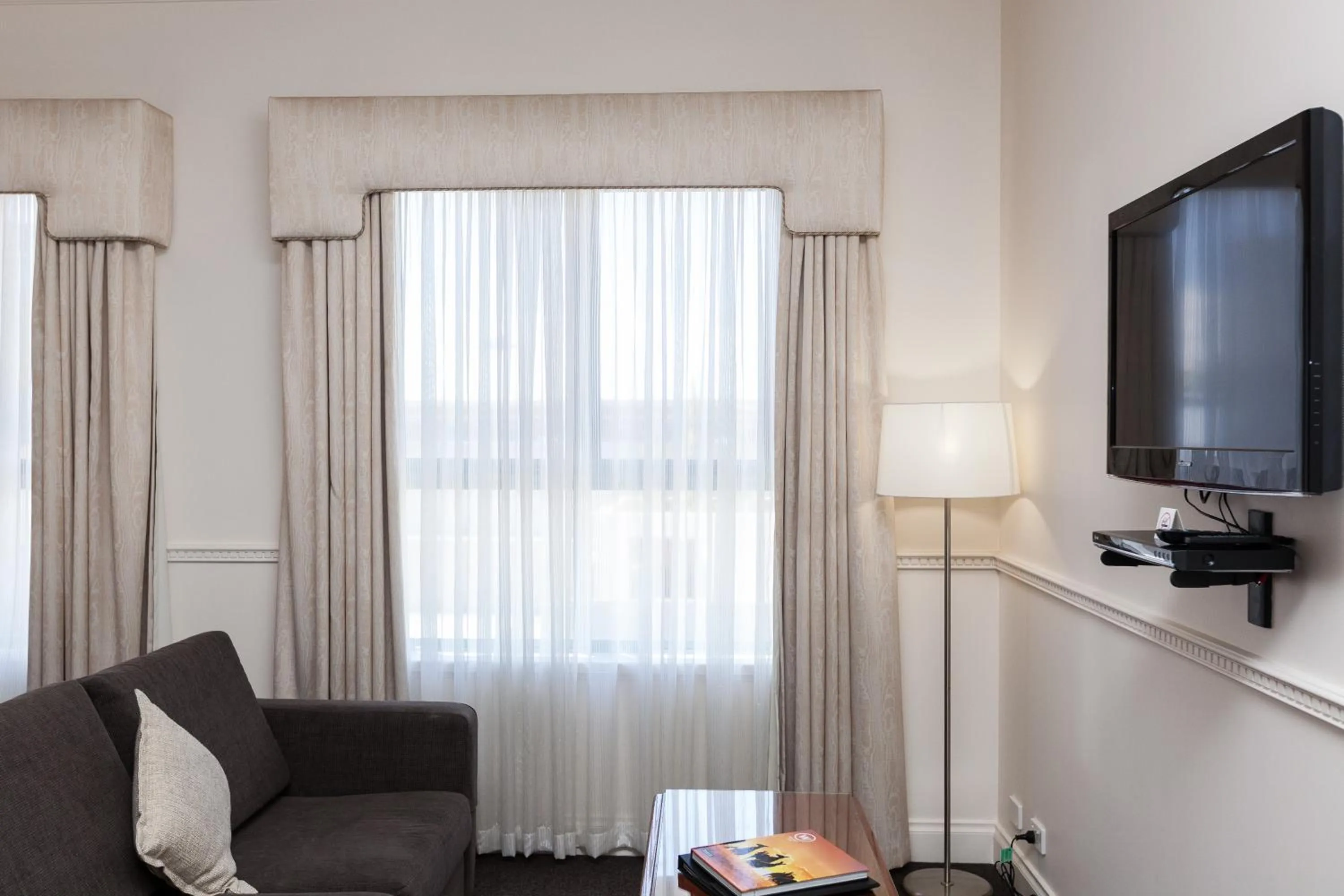 TV and multimedia in Majestic Tynte Street Apartments