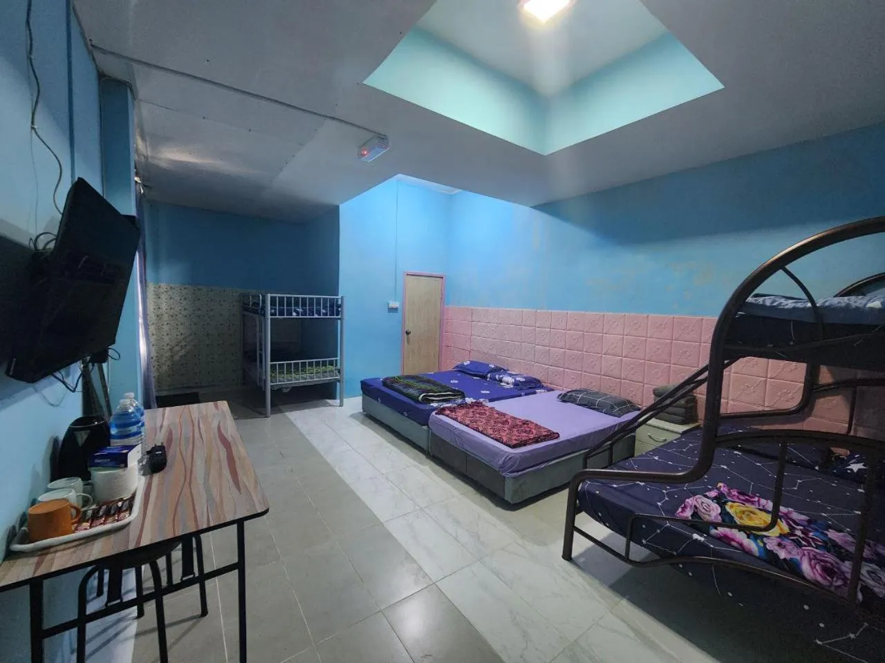 Communal lounge/ TV room, Bed in Kupi-Kupi & Stay