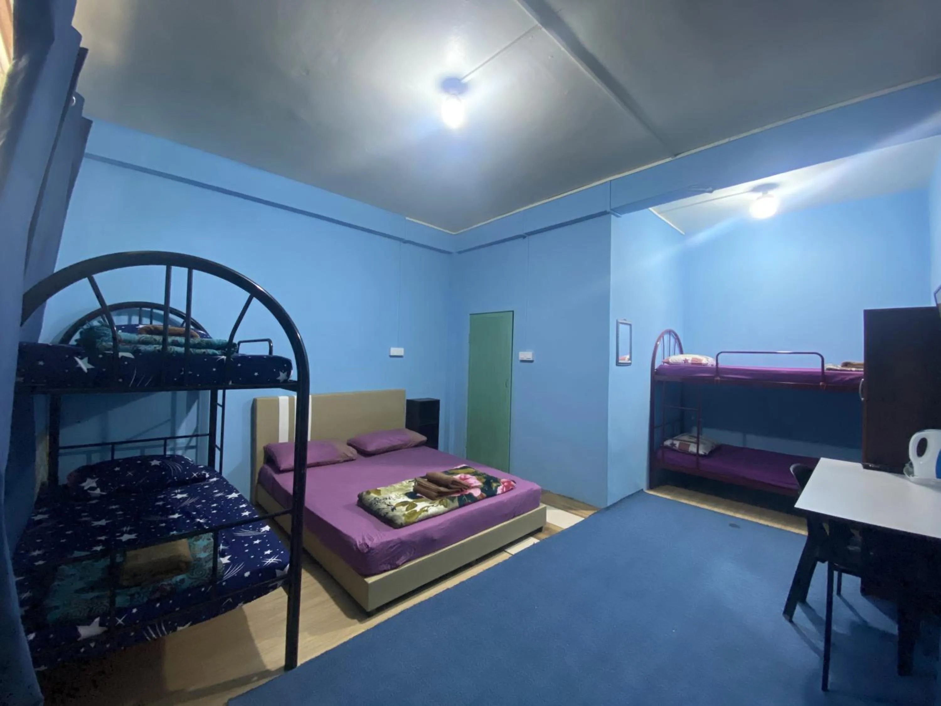 Toilet, Bed in Kupi-Kupi & Stay