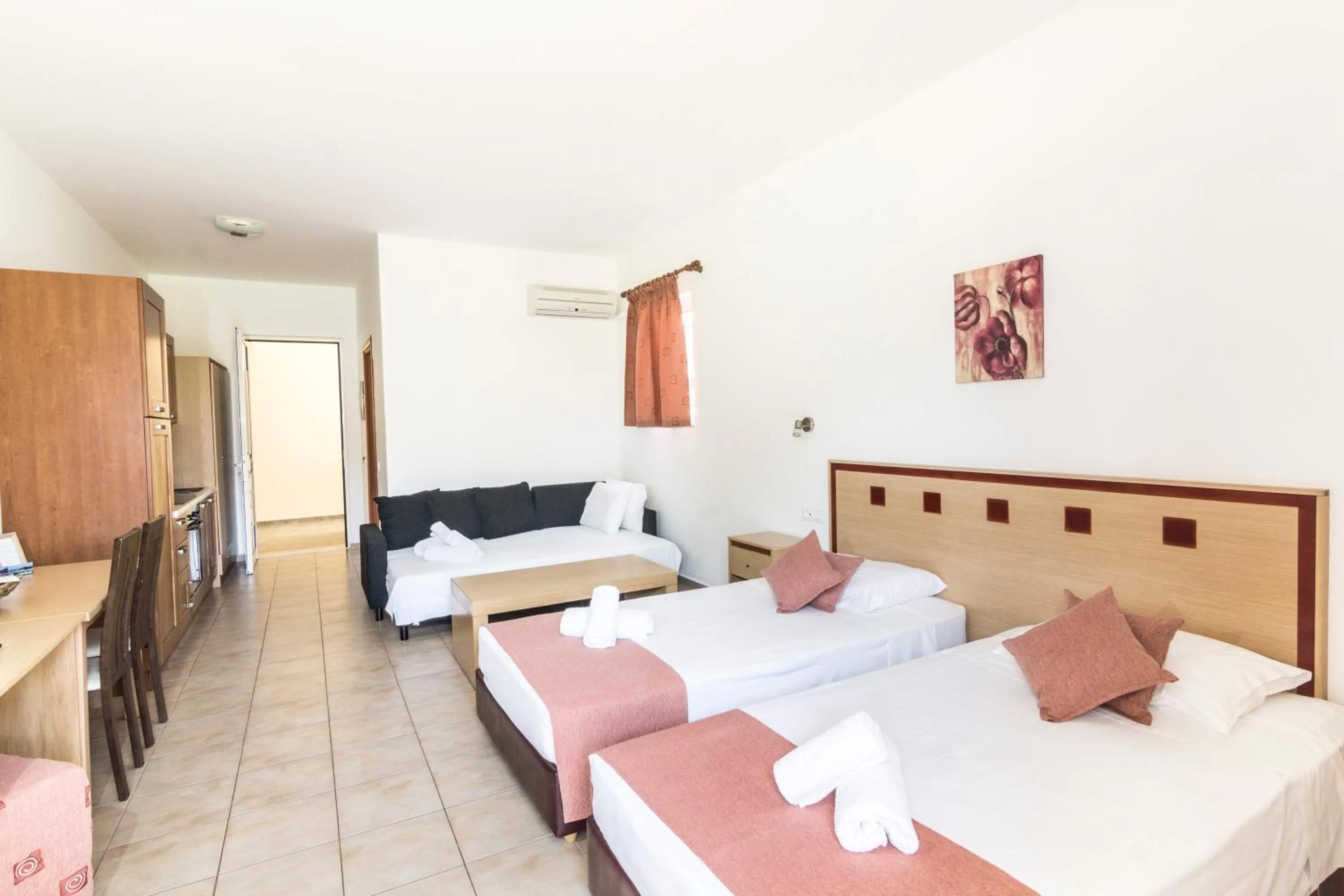 Photo of the whole room, Bed in Lindos Blue Sky