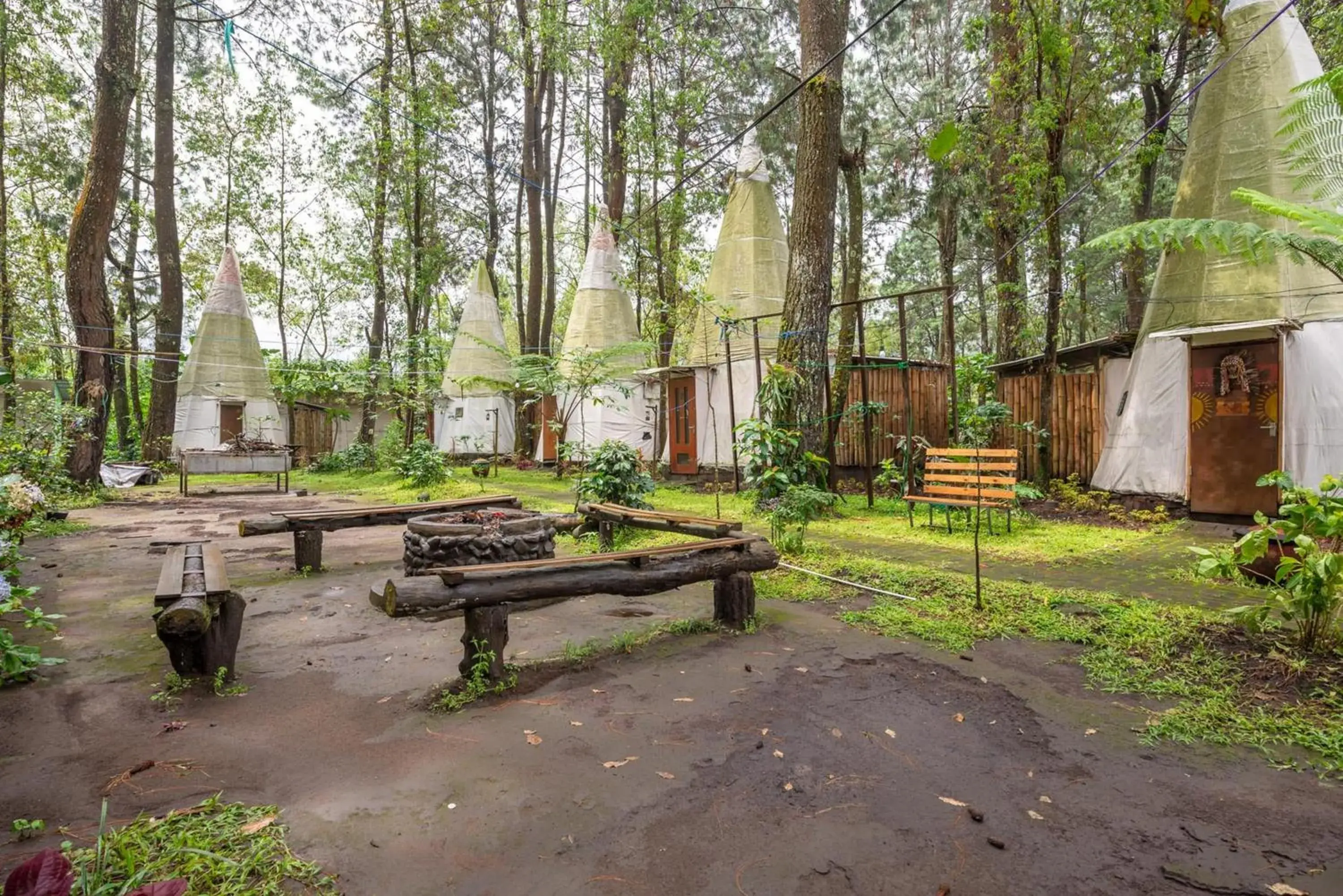 Property building in RedDoorz @ Apache Camp Property building in RedDoorz @ Apache Camp