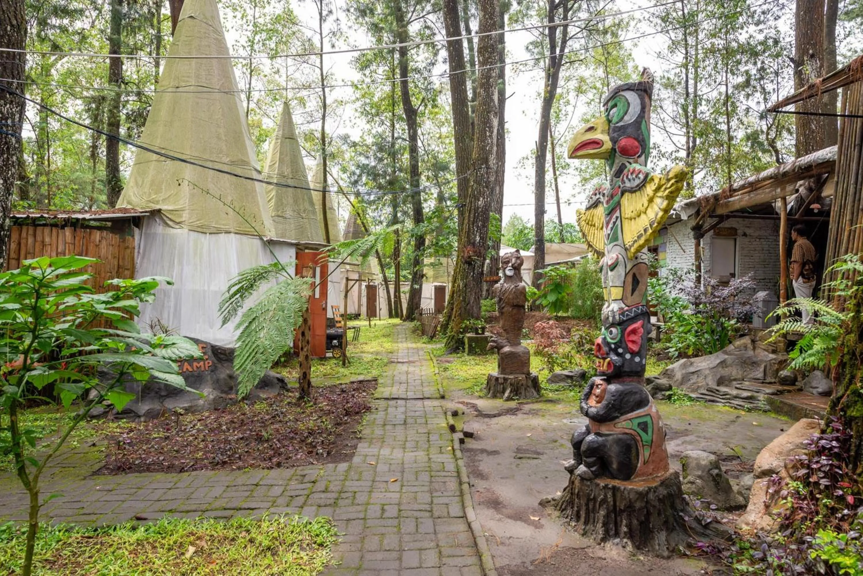 Facade/entrance in RedDoorz @ Apache Camp