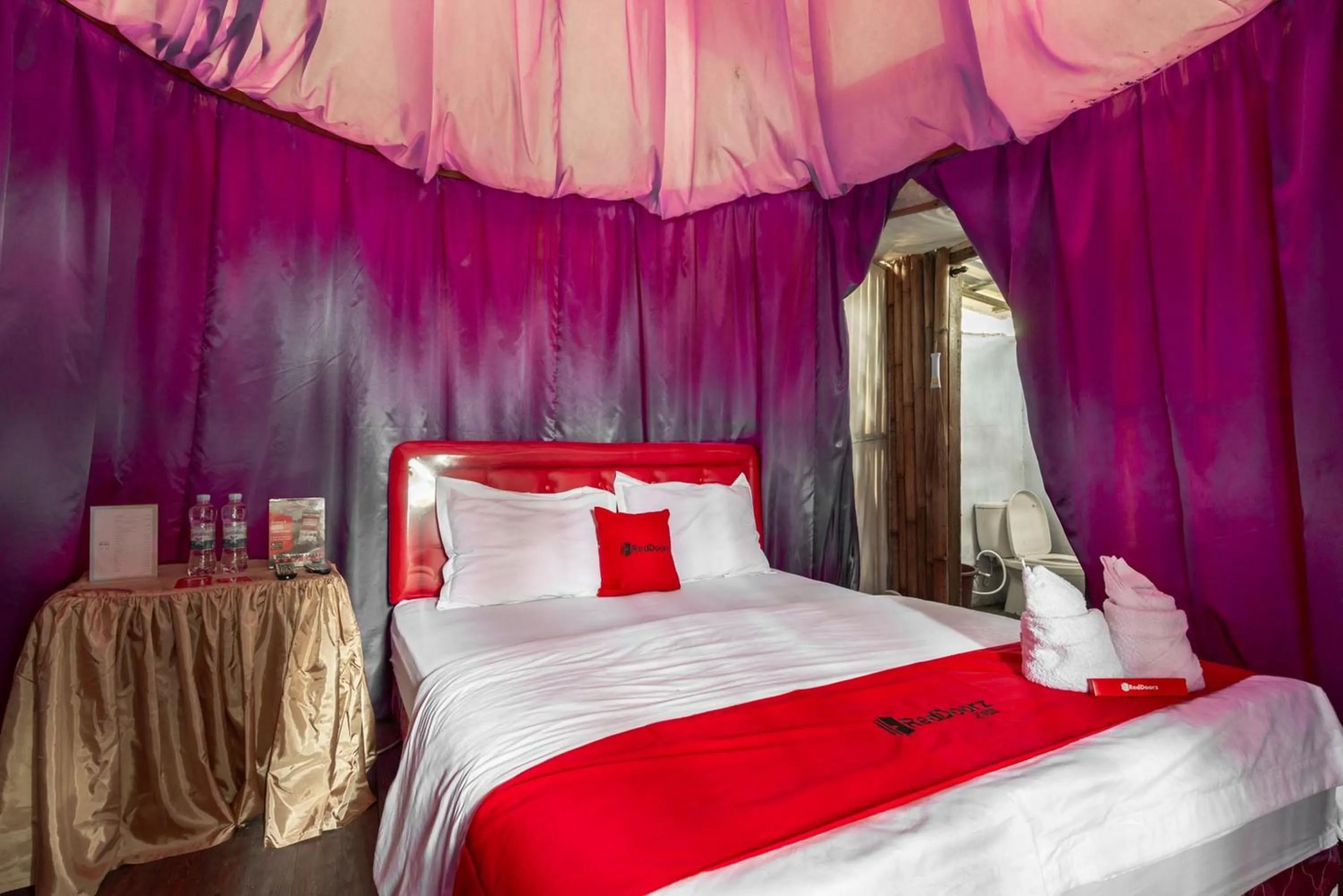 Bed in RedDoorz @ Apache Camp