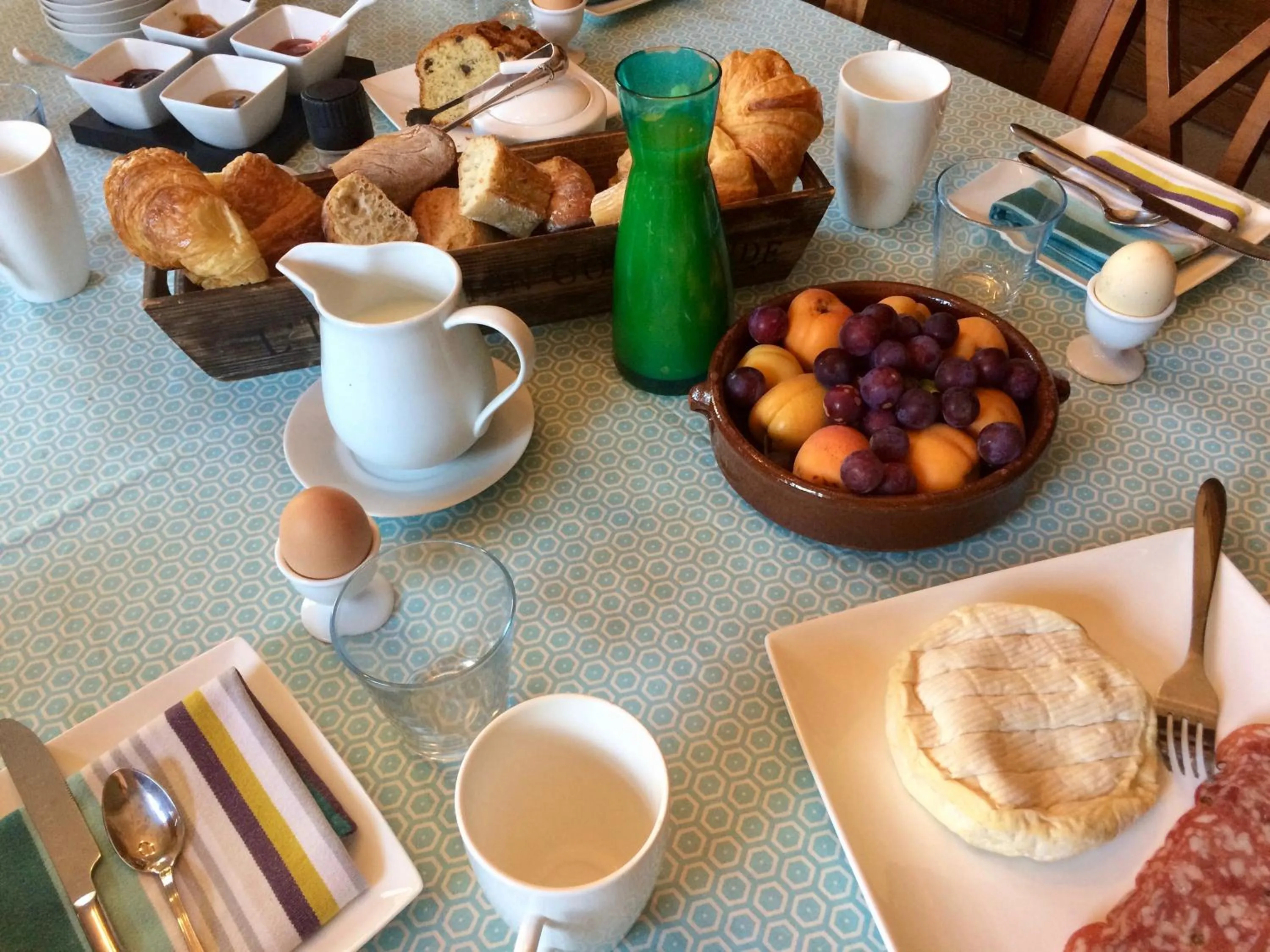 Continental breakfast in Domaine de Joreau