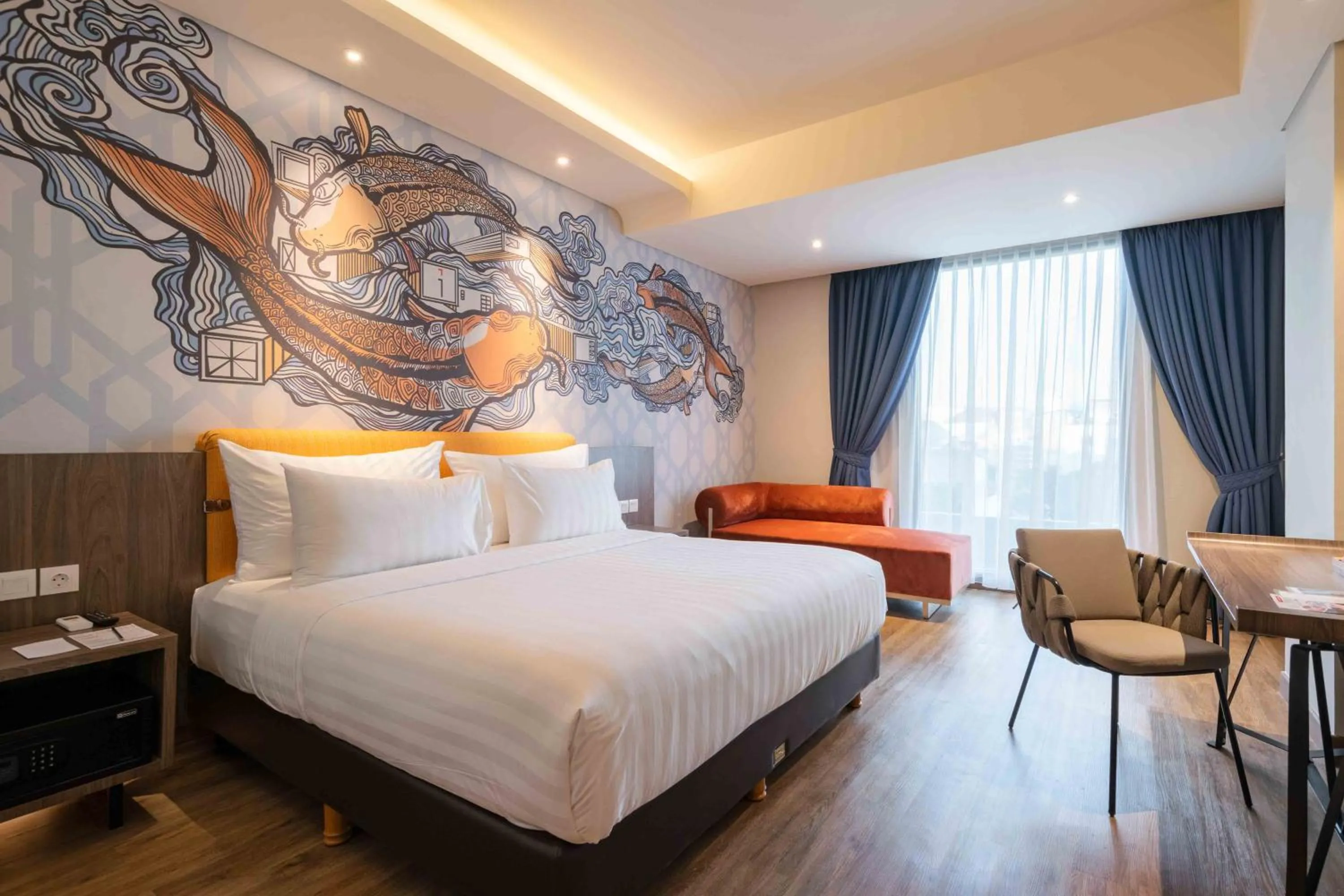 Photo of the whole room, Bed in Luminor Hotel Jakarta Kota By WH