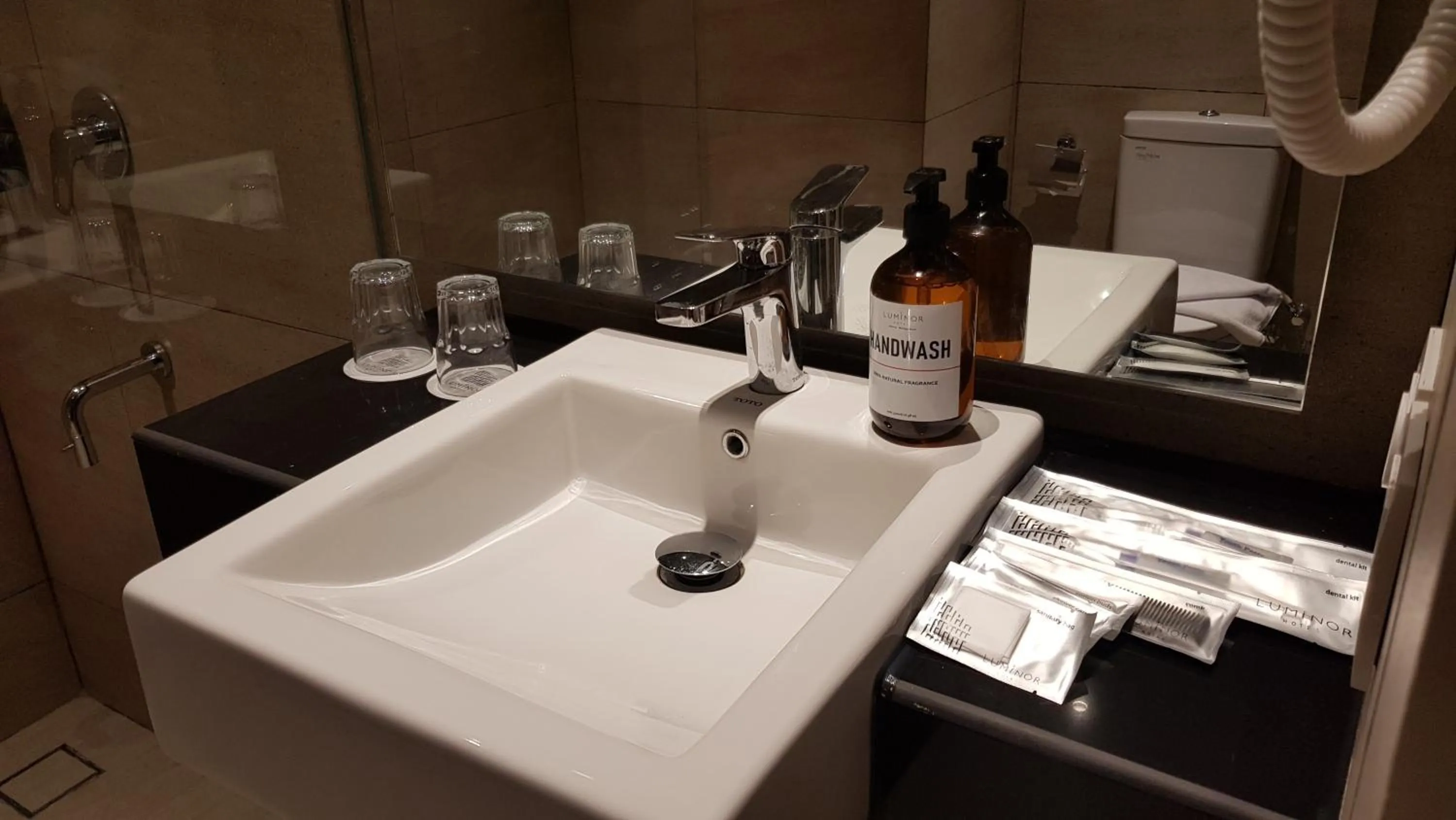 Shower in Luminor Hotel Jakarta Kota By WH