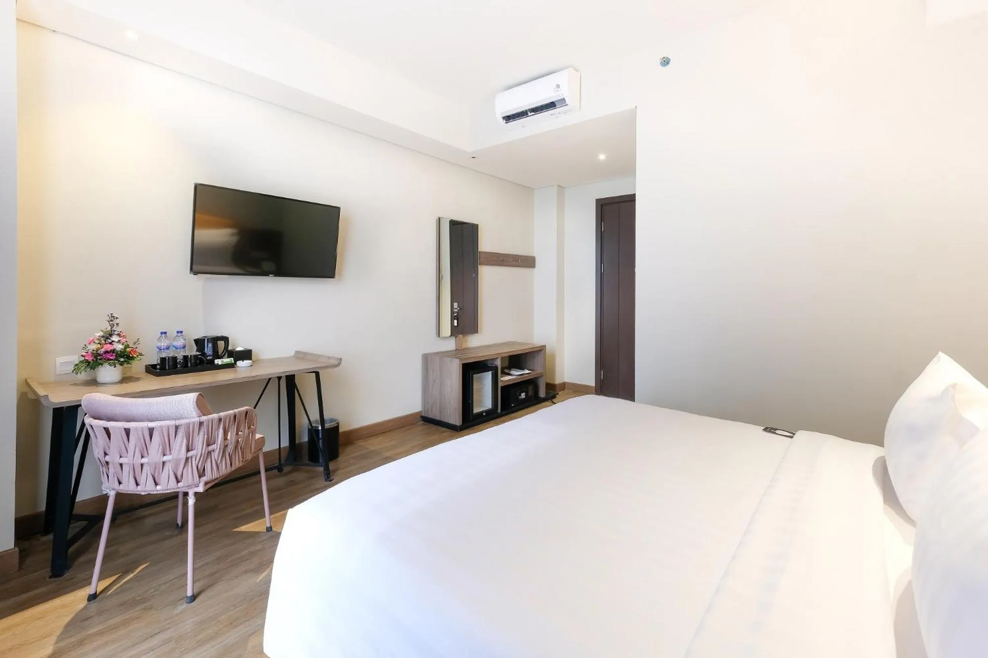 Bed in Luminor Hotel Jakarta Kota By WH