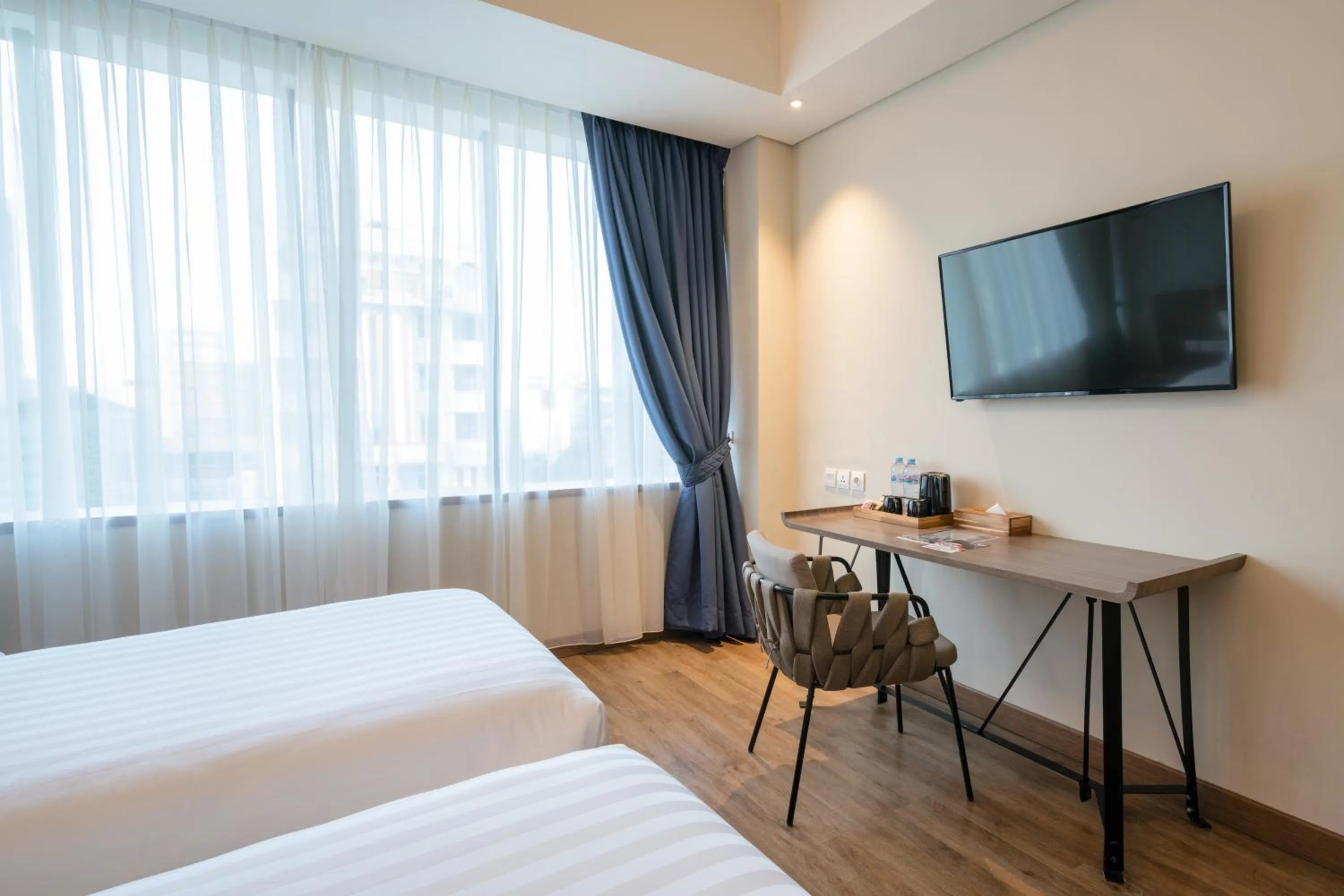 Coffee/tea facilities, Bed in Luminor Hotel Jakarta Kota By WH