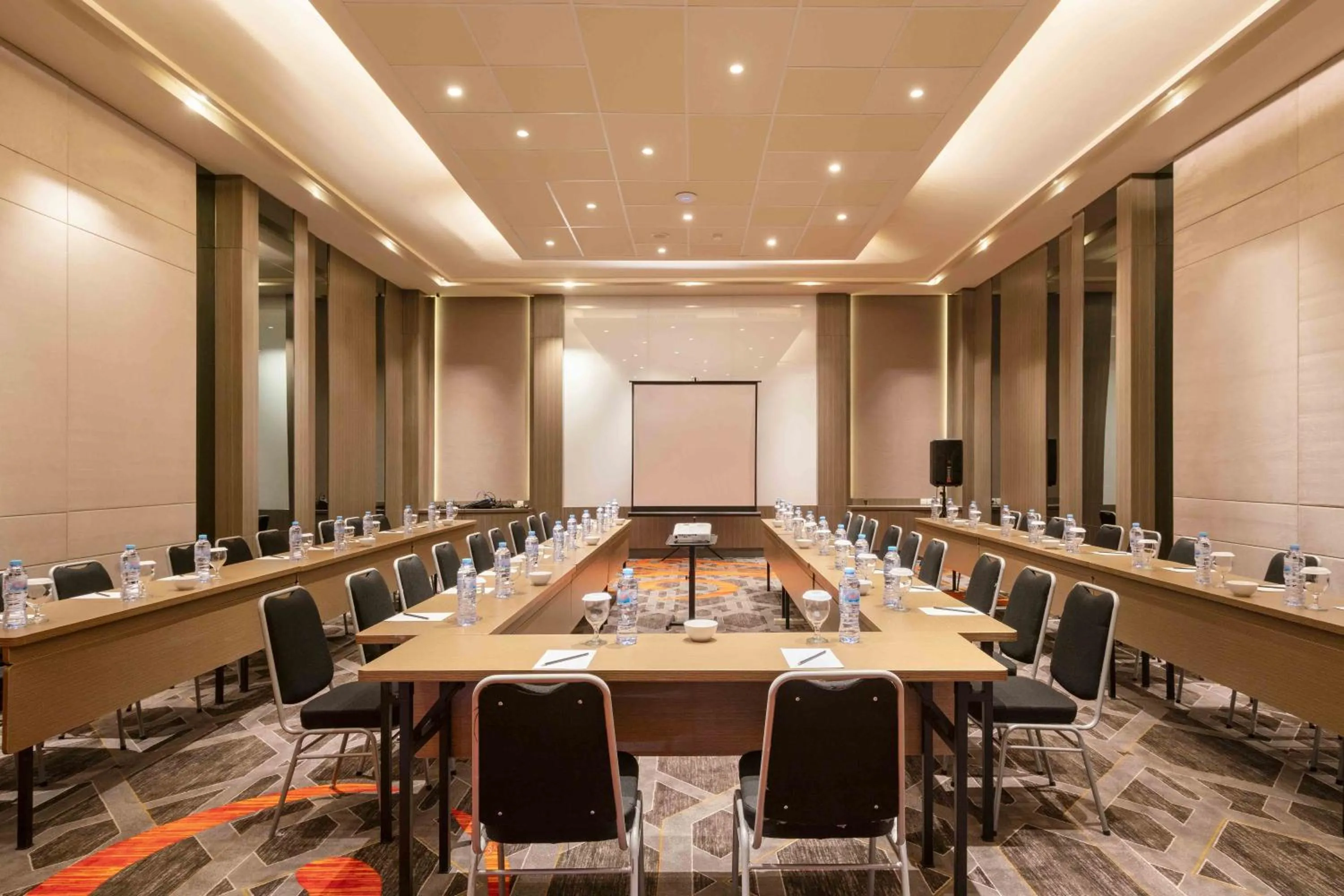 Business facilities in Luminor Hotel Jakarta Kota By WH