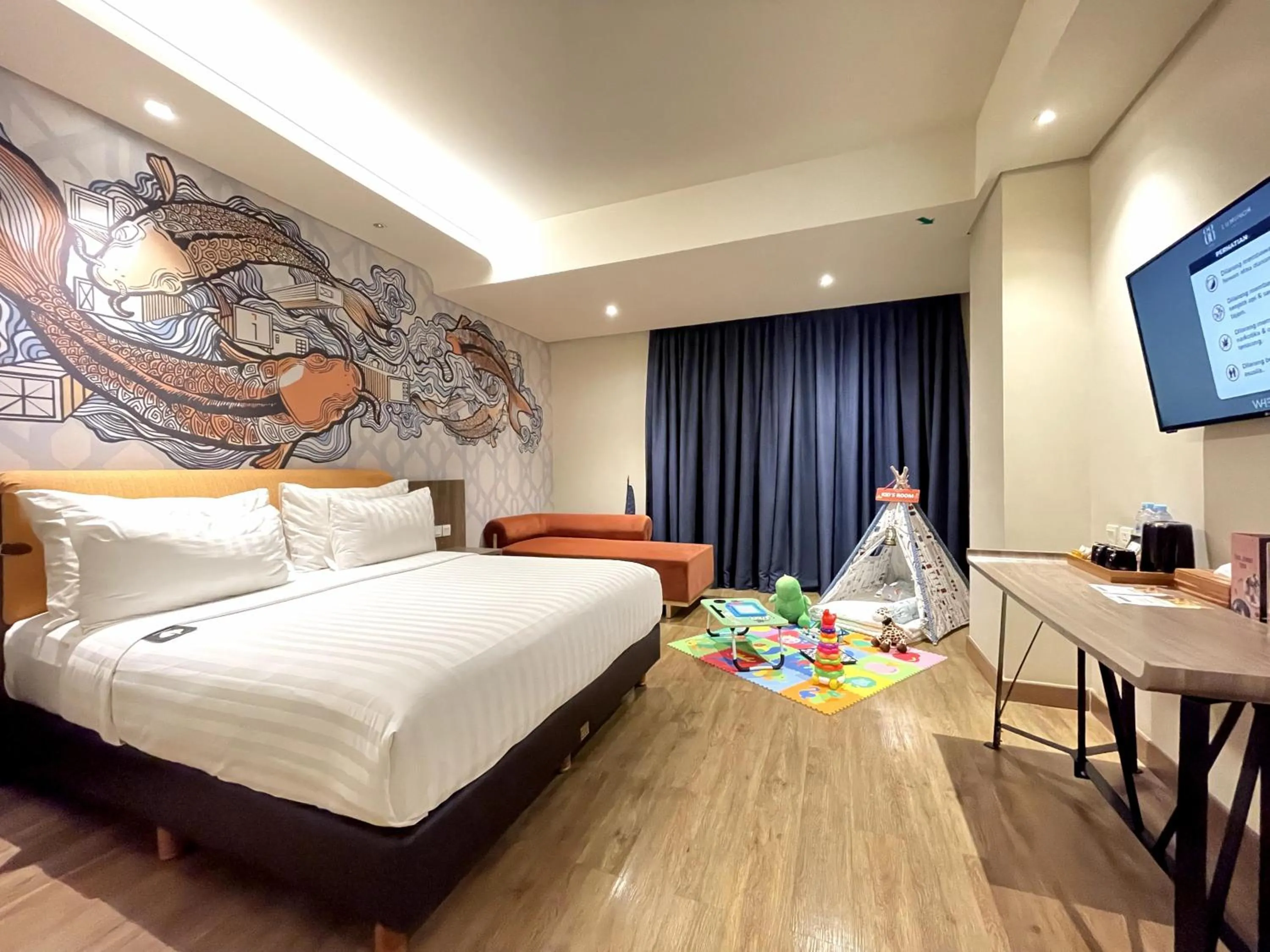 Bedroom, Bed in Luminor Hotel Jakarta Kota By WH