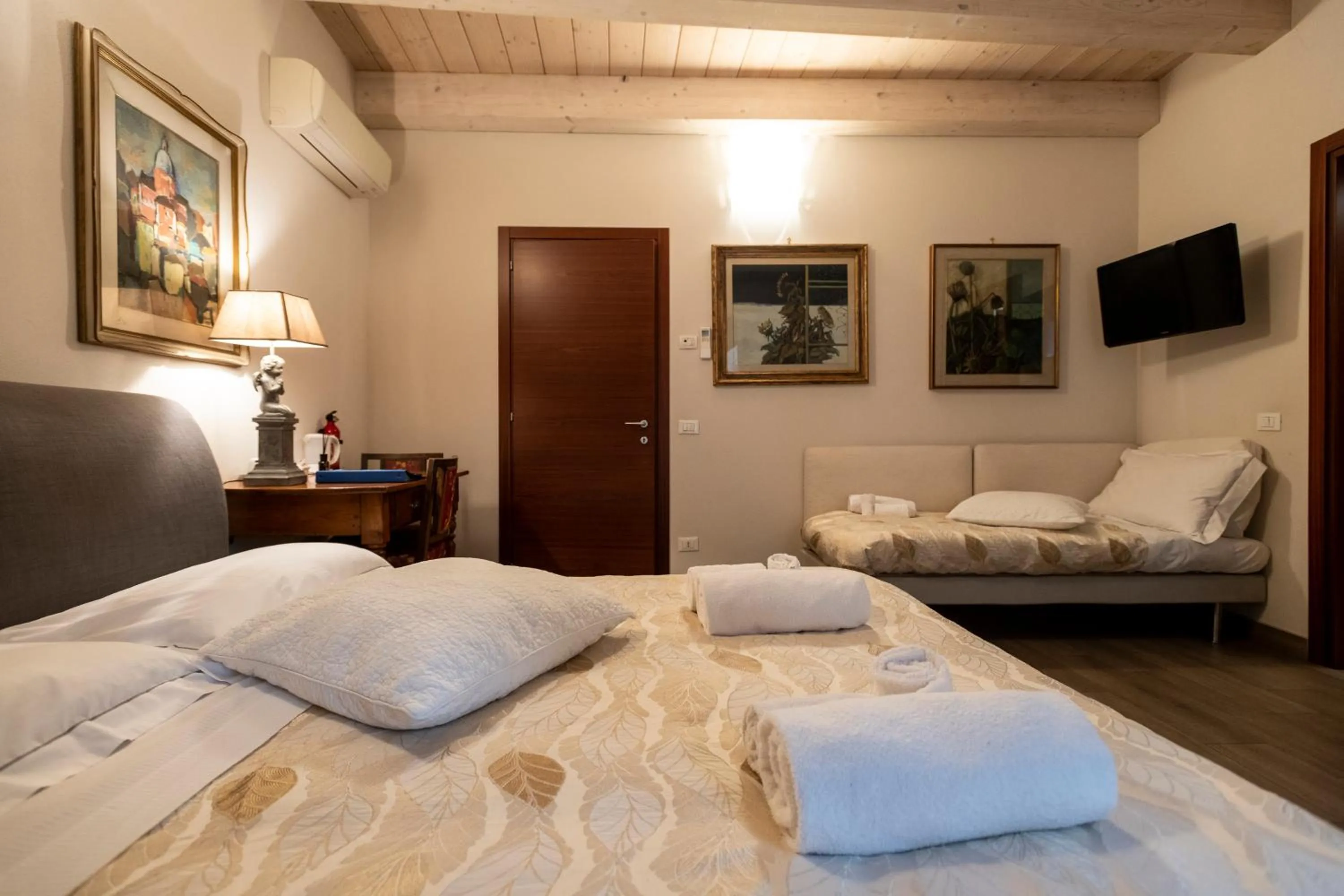 Bed in Al Battistero Luxury Suite