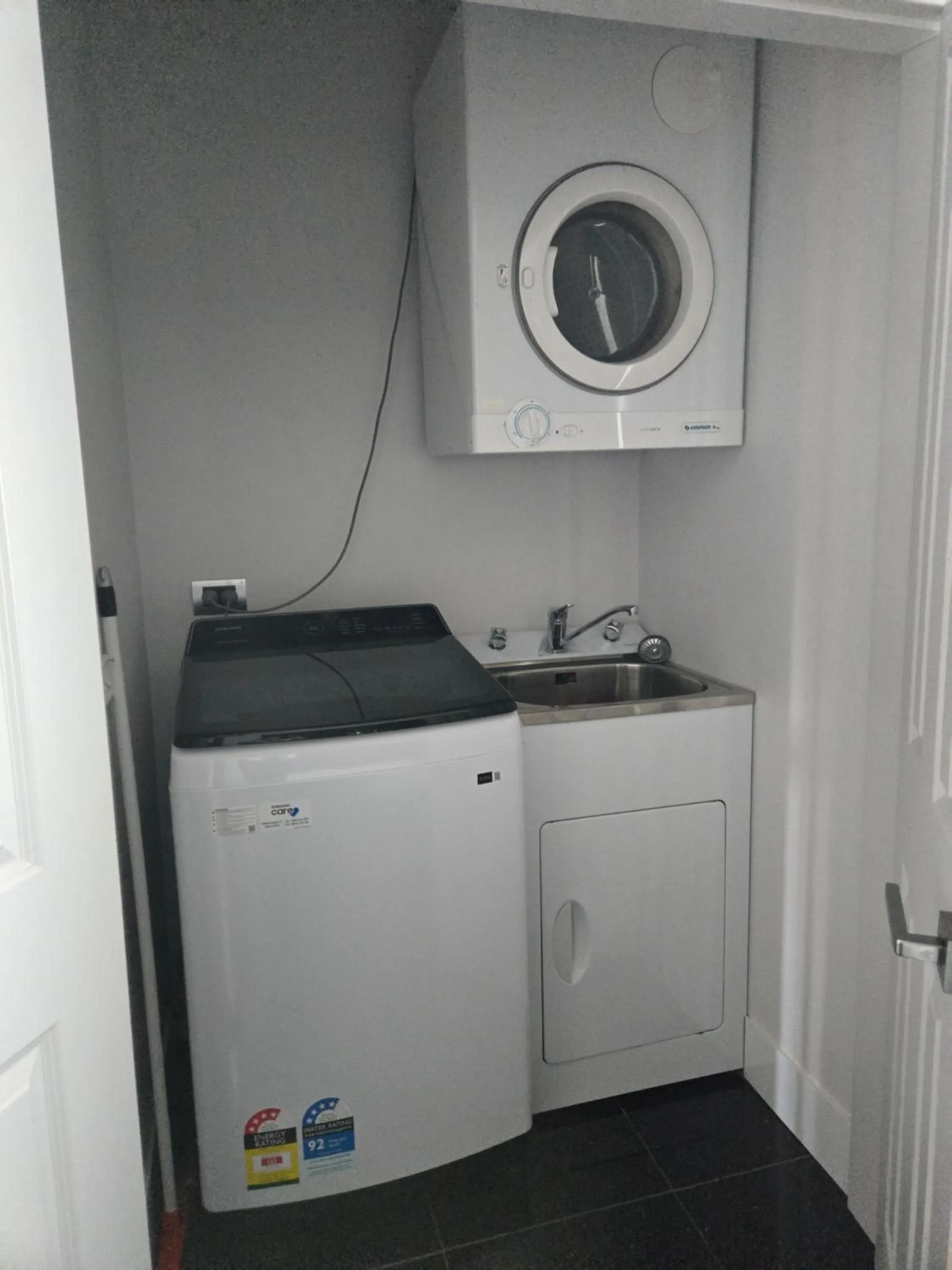 washing machine in De Vine Martinborough 14 Cologne Street