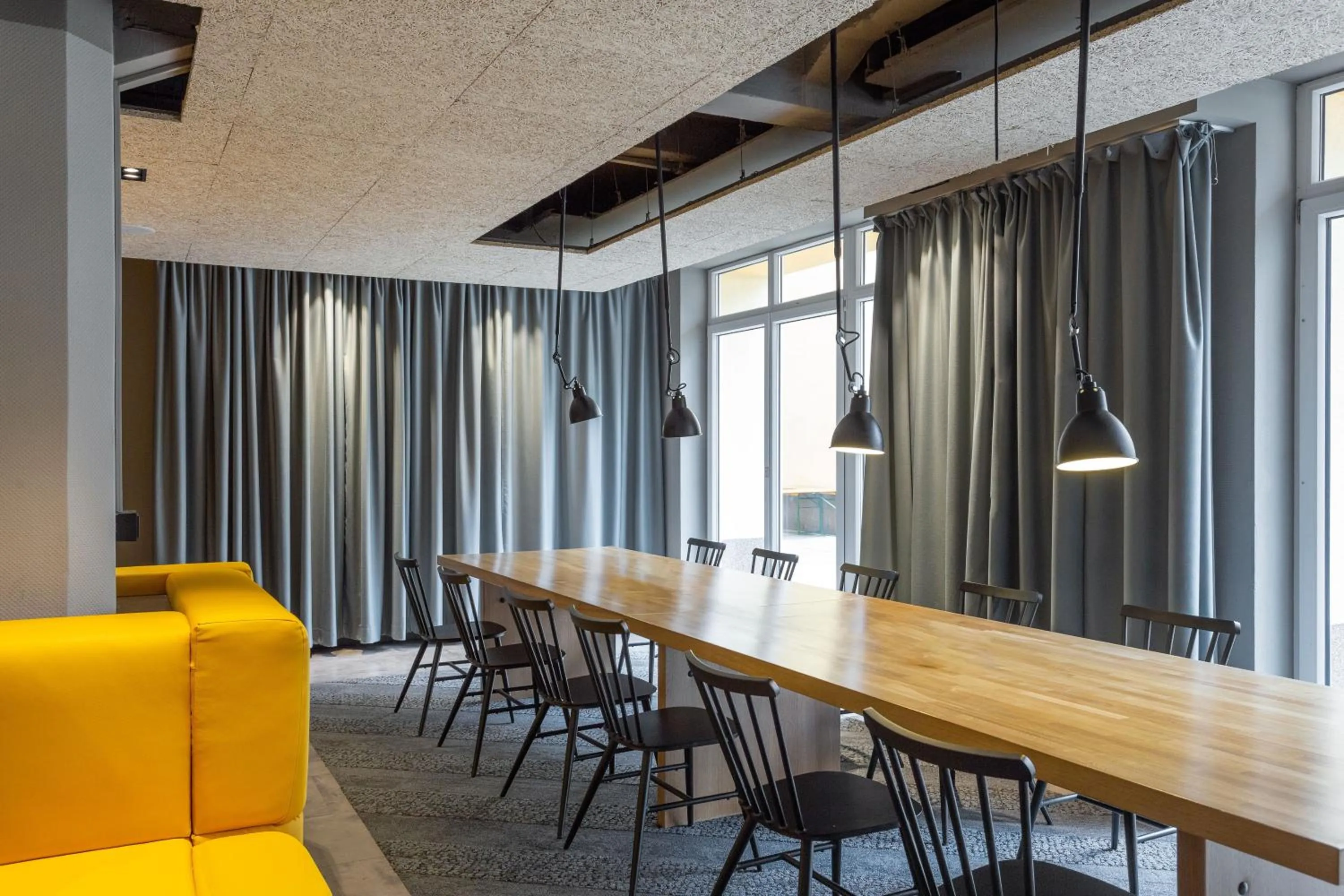 Meeting/conference room in a&o Wien Hauptbahnhof