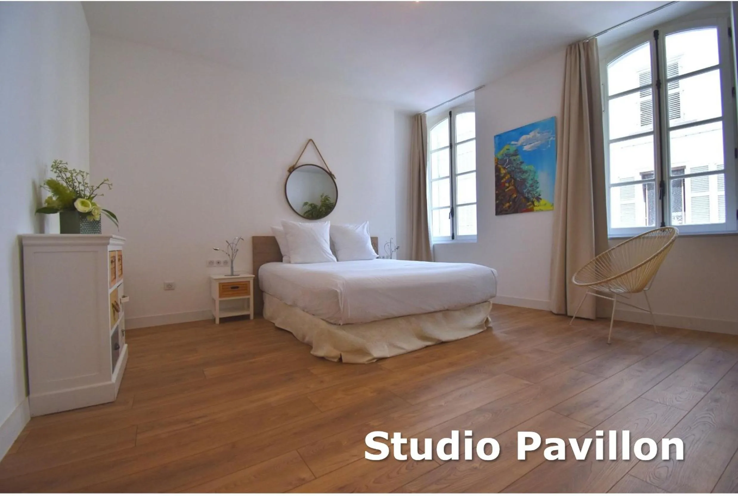 Photo of the whole room, Bed in Les Appartements du Vieux Port