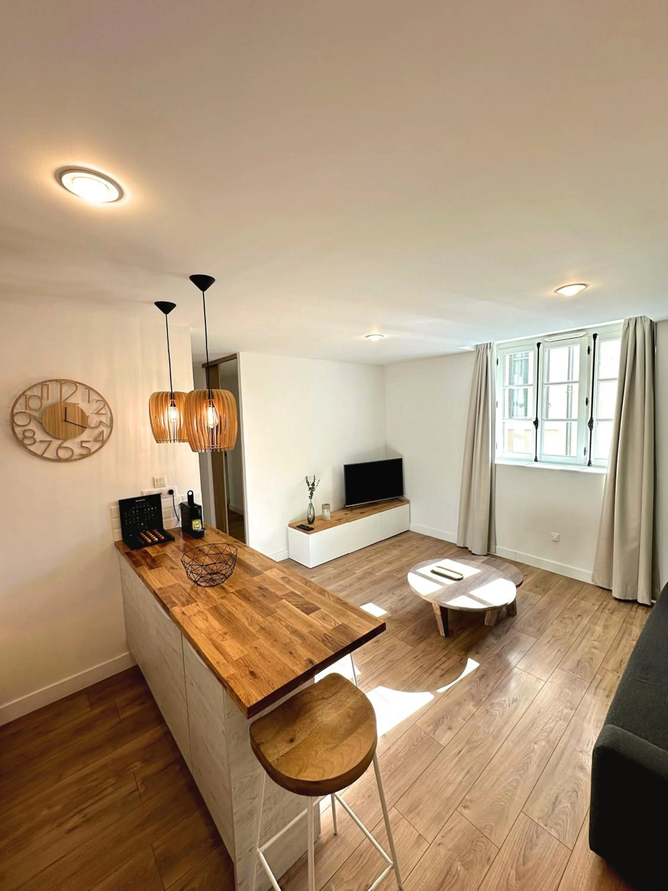 Photo of the whole room in Les Appartements du Vieux Port