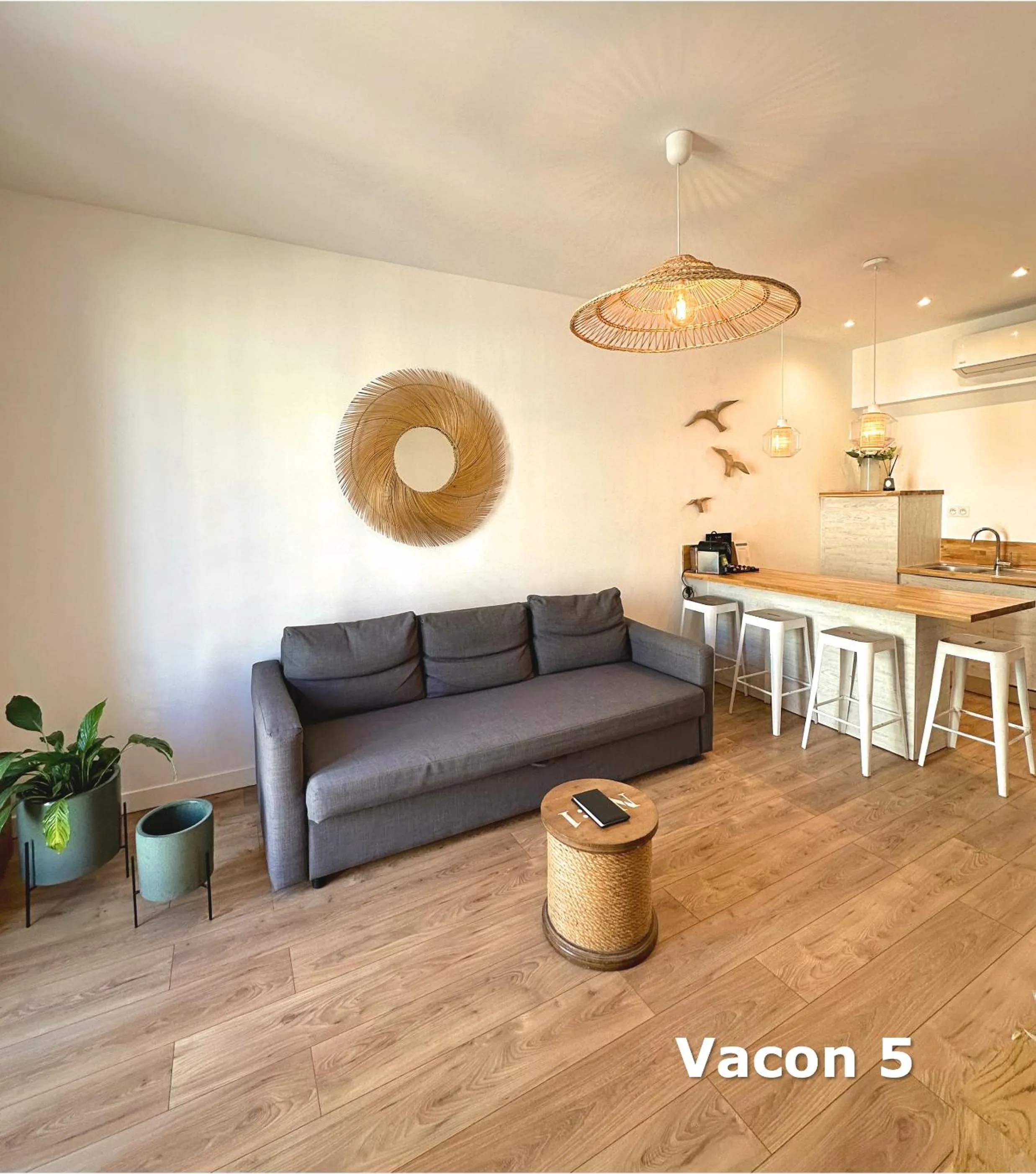 Photo of the whole room in Les Appartements du Vieux Port