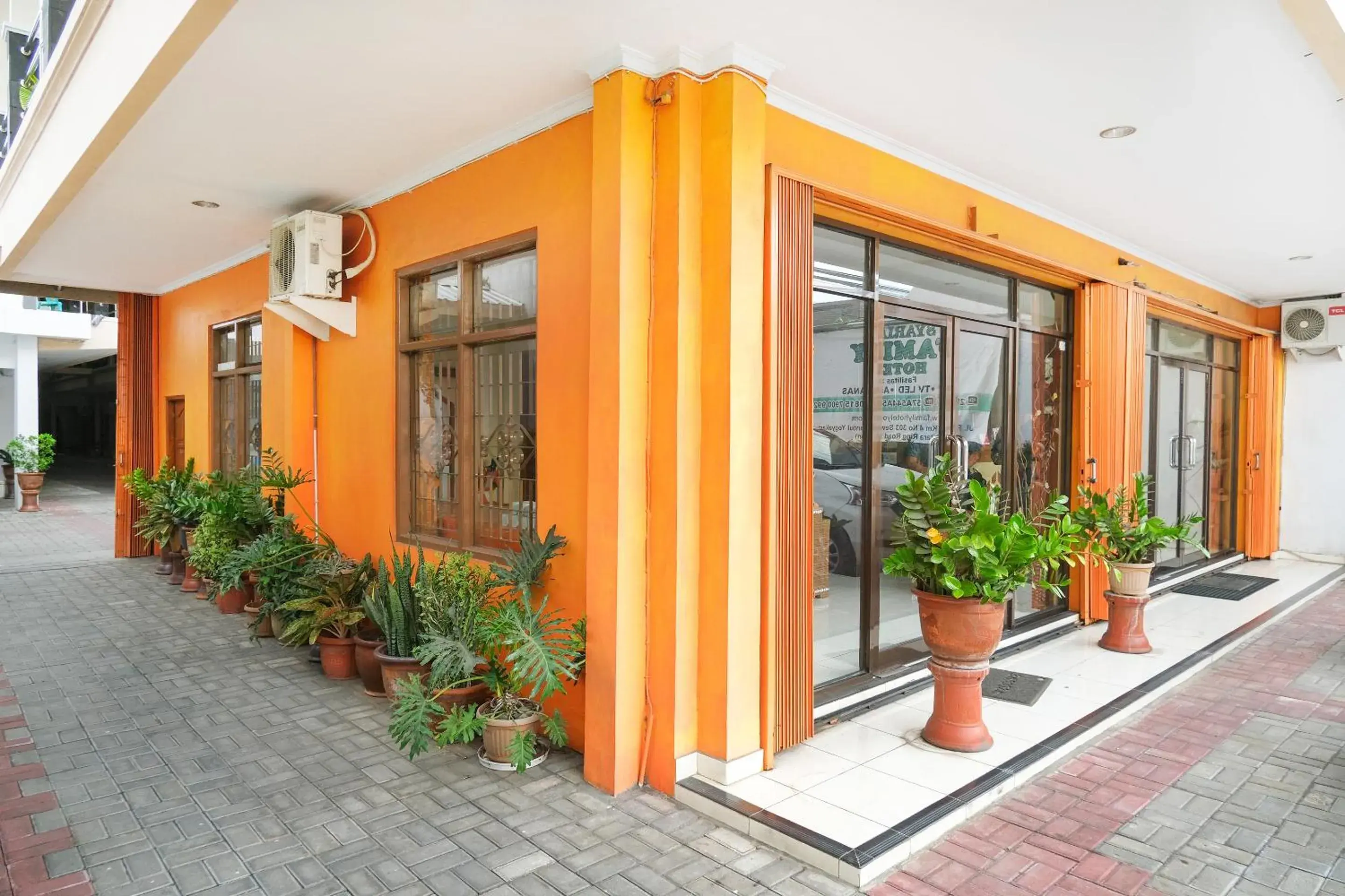 Facade/entrance in RedDoorz Plus @ Jalan Parangtritis 2 Facade/entrance in RedDoorz Plus @ Jalan Parangtritis 2