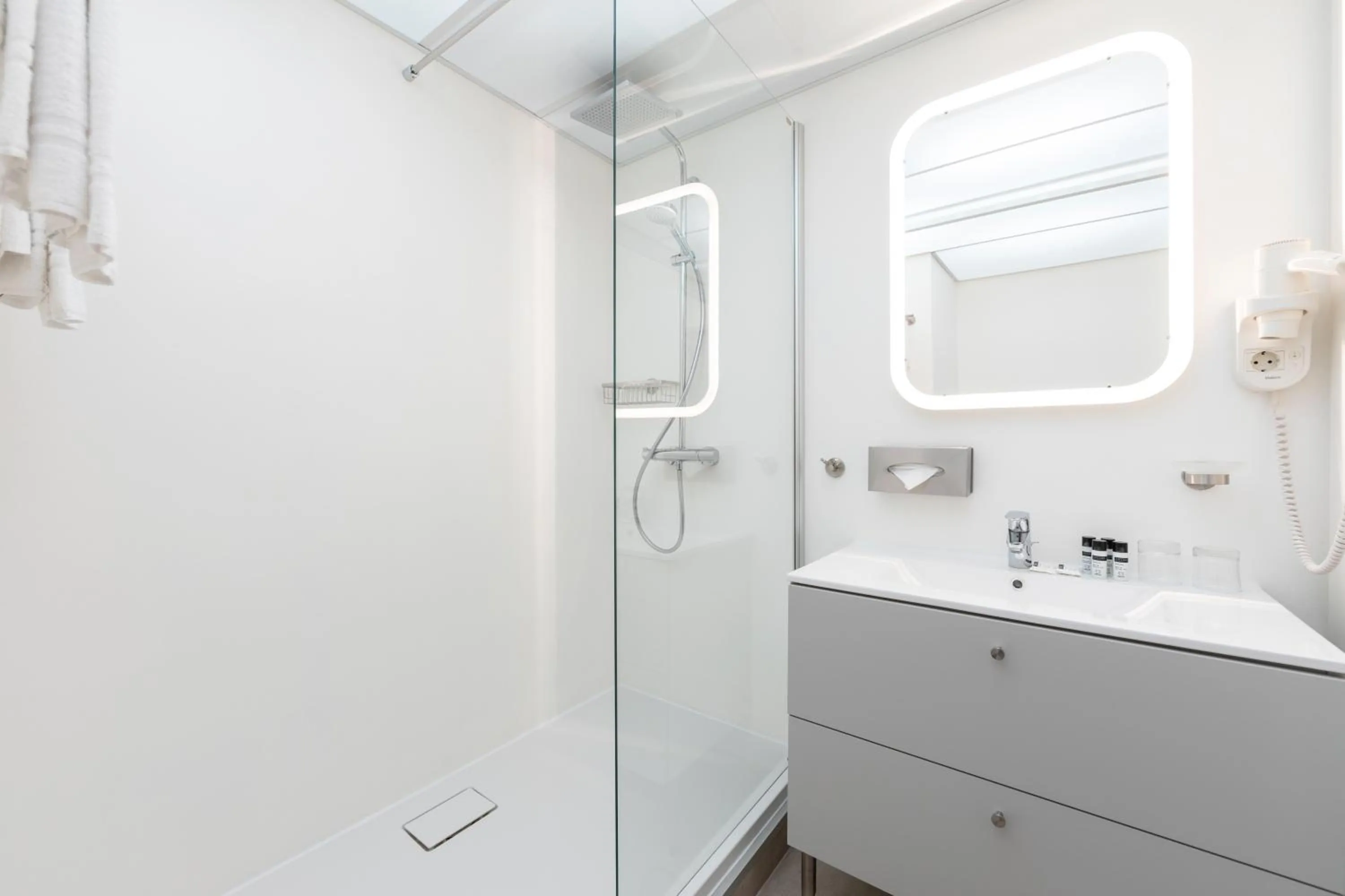 Staff in Best Western Smart Hotel