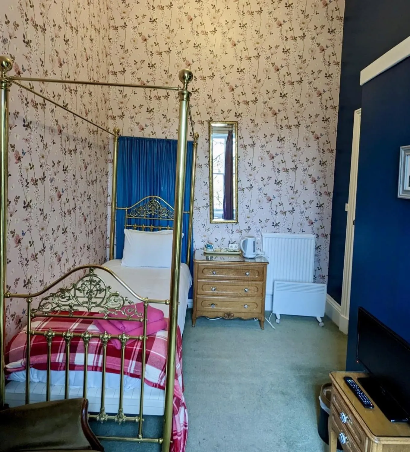 Bedroom, Bed in Eliza House